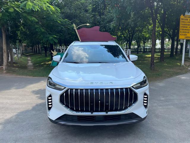 Jetour X70 PLUS 2023 car image #3