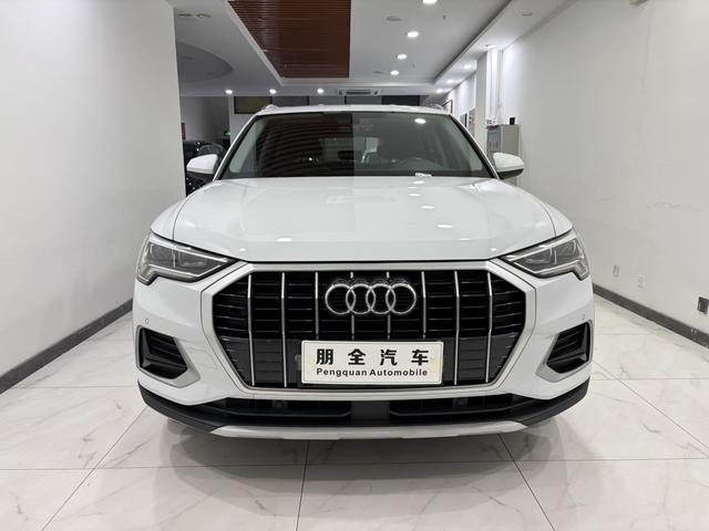 Audi Q3 2022 car image #3