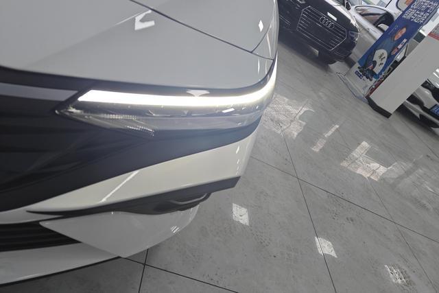Hyundai Elantra 2025 car image #3