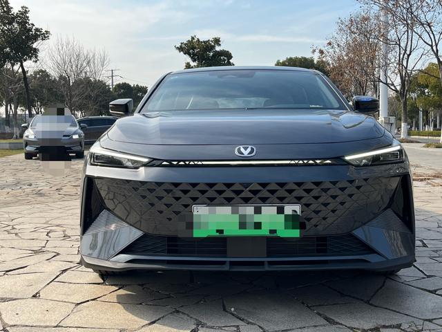 Changan UNI-V iDD 2024 car image #3