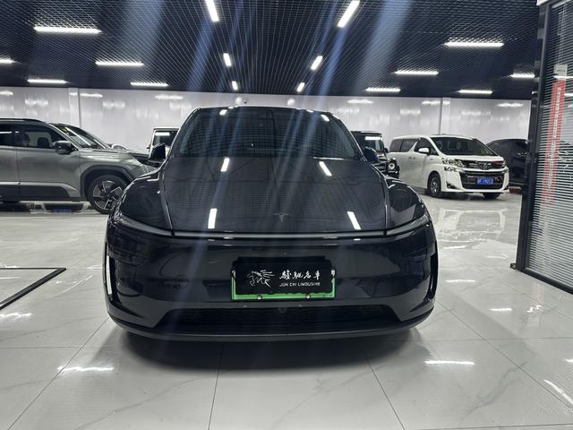 Tesla Model Y 2025 car image #3