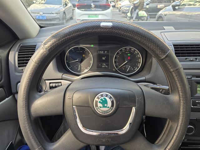 Skoda Octavia 2012 car image #3