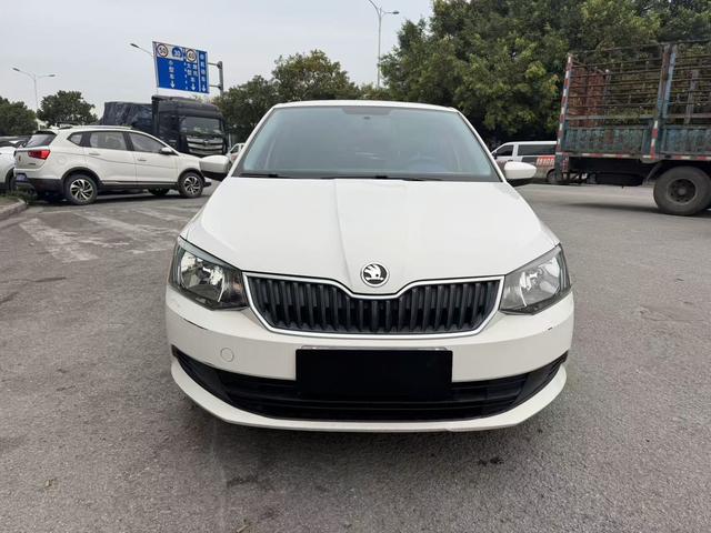 Skoda Fabia 2015 car image #3