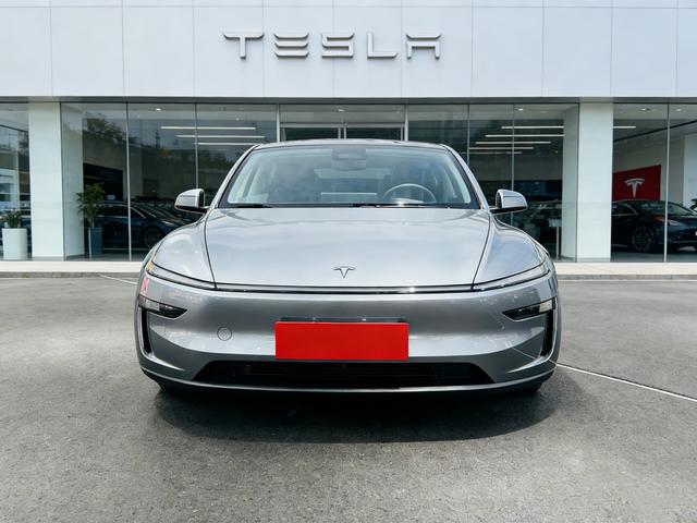 Tesla Model Y 2025 #3 Tesla Model Y 2025 car image #3