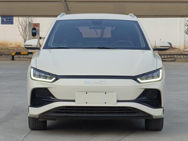 BYD e2 2023 immagine di auto #3