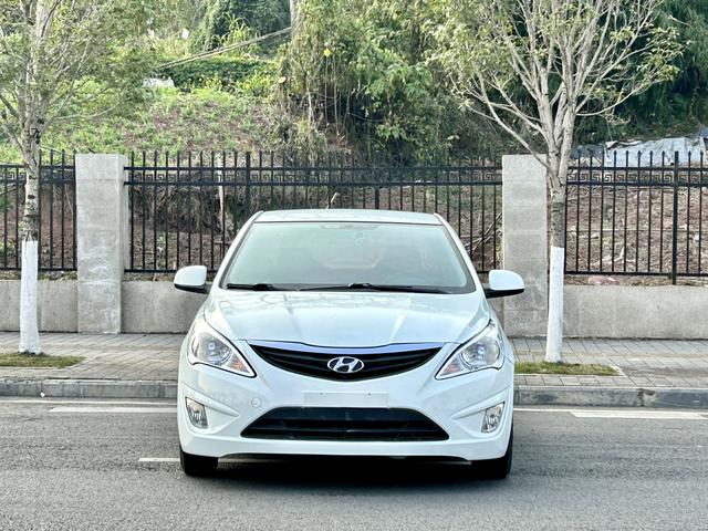 Hyundai Reina 2013 car image #3
