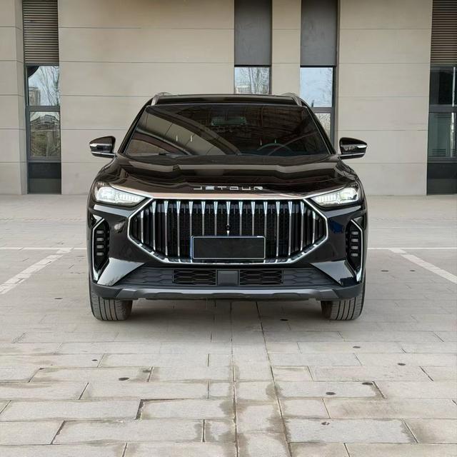 X70 PLUS 2023 car image #3