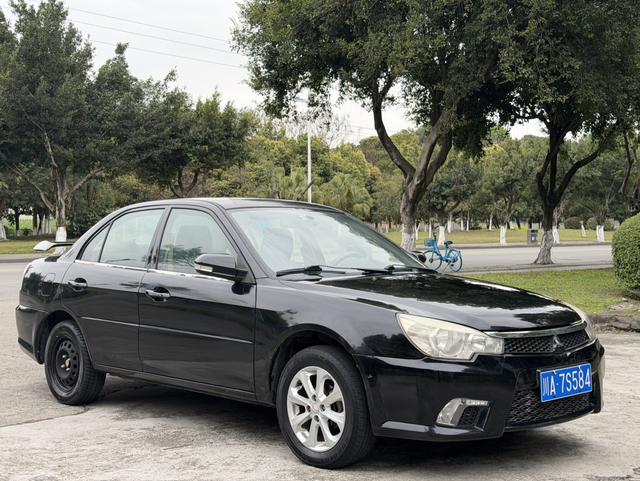 Soueast V3 Lingyue 2012 car image #3