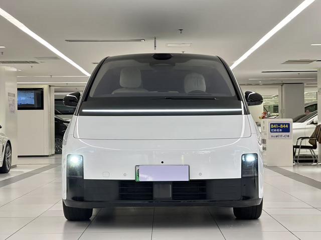 理想汽车 理想MEGA 2025 汽车图片 #3