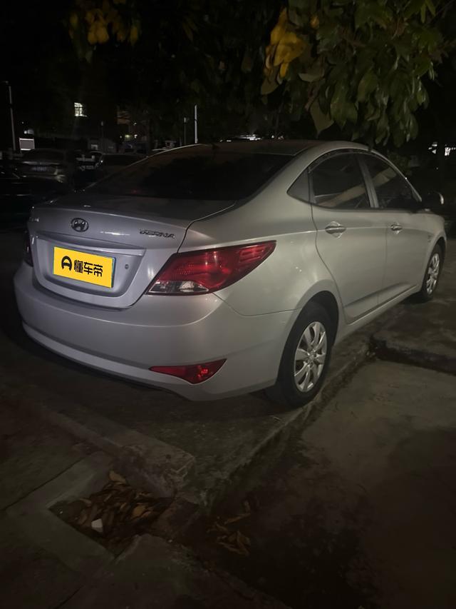 Hyundai Reina 2014 car image #3