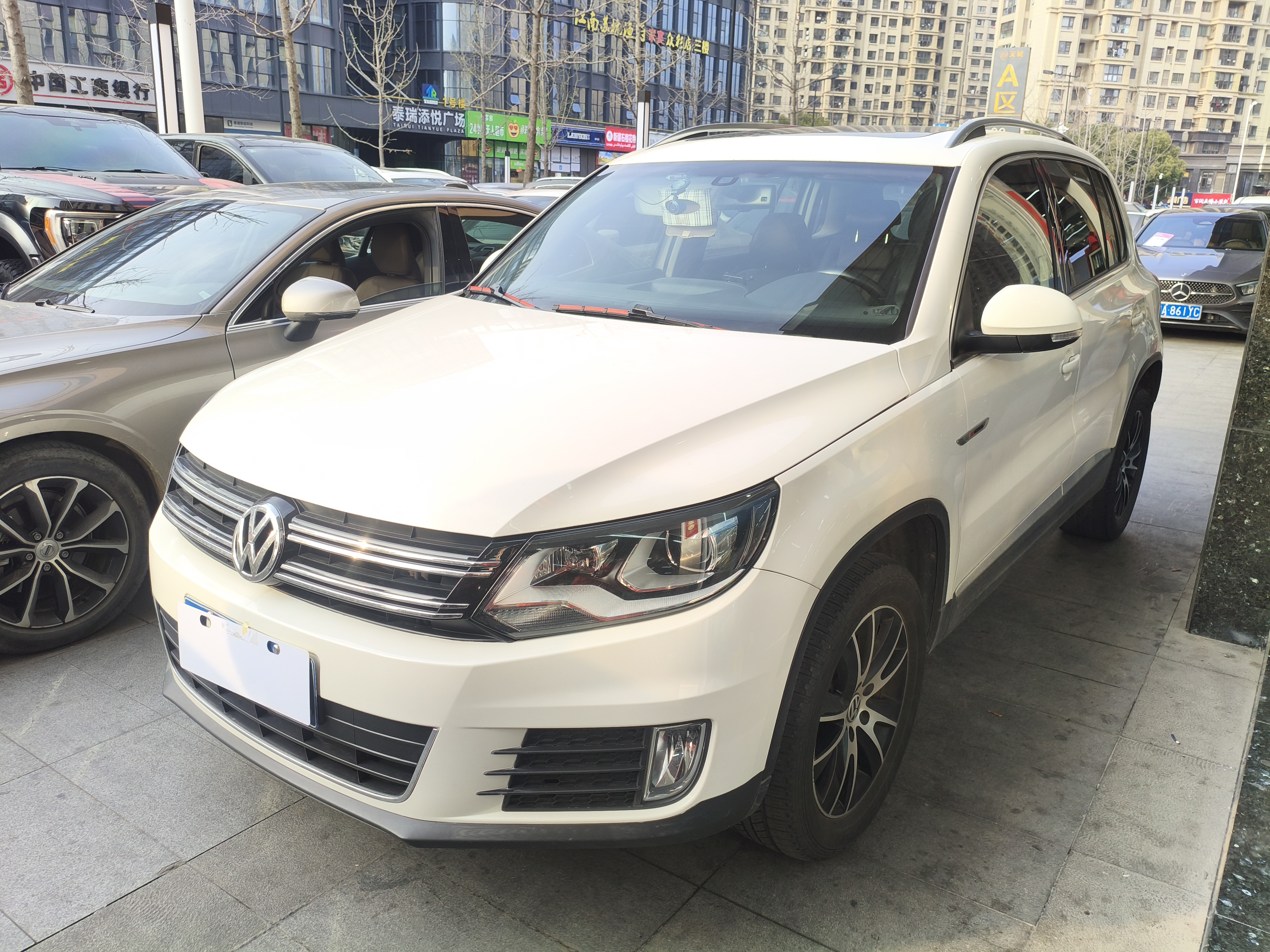 Volkswagen Tiguan 2016 car image #3