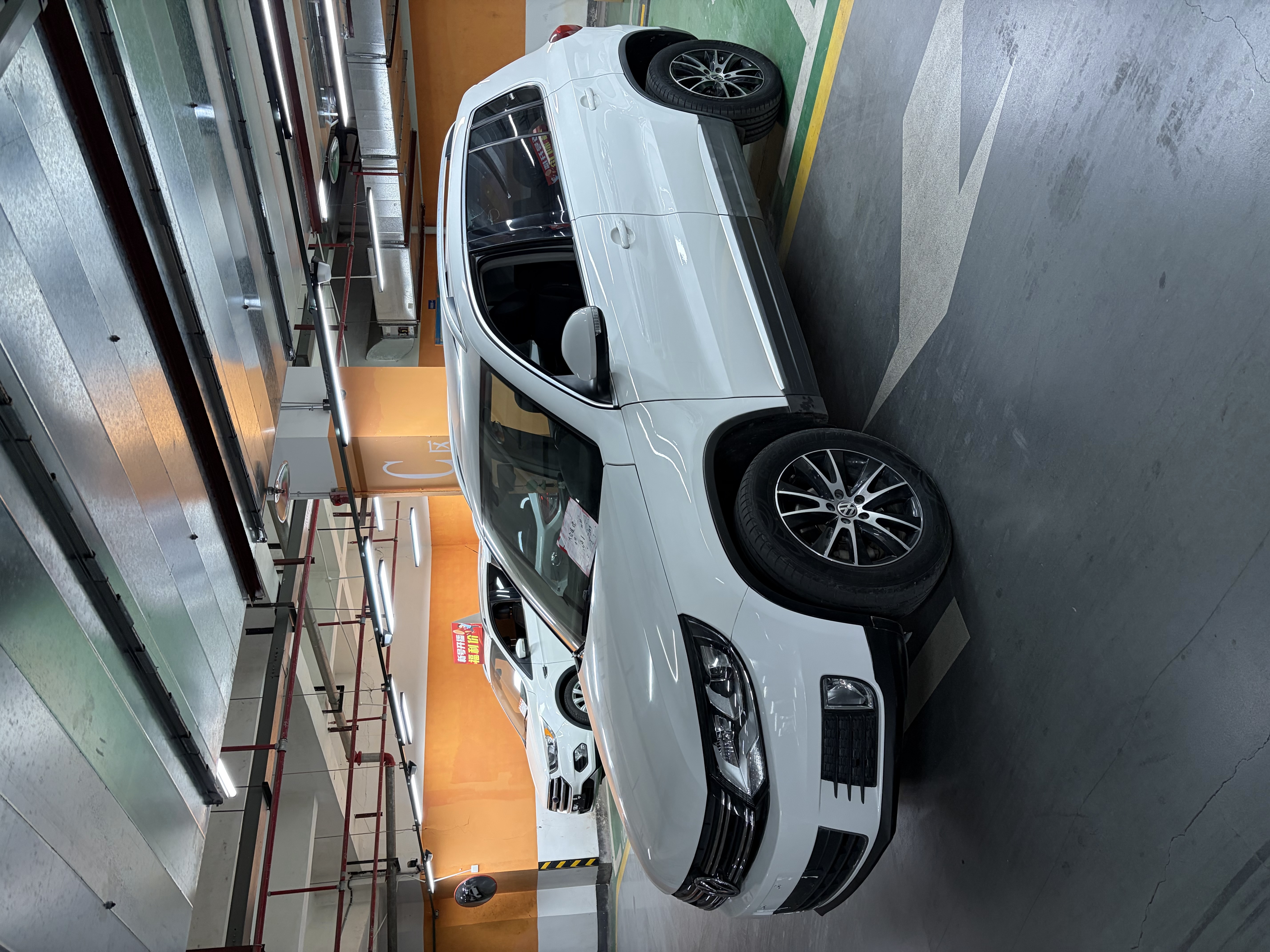 Volkswagen Tiguan 2016 car image #3