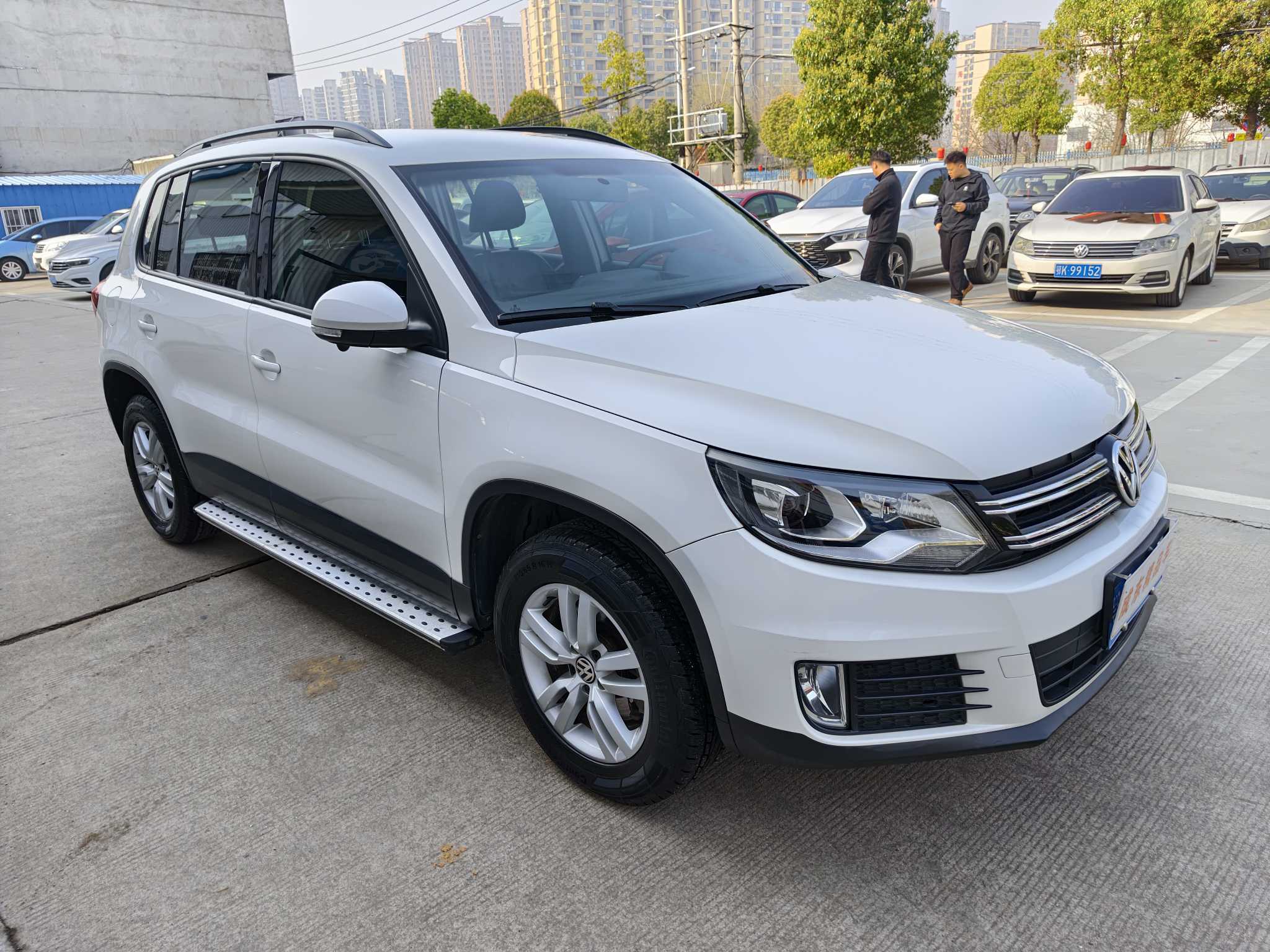Volkswagen Tiguan 2017 car image #3