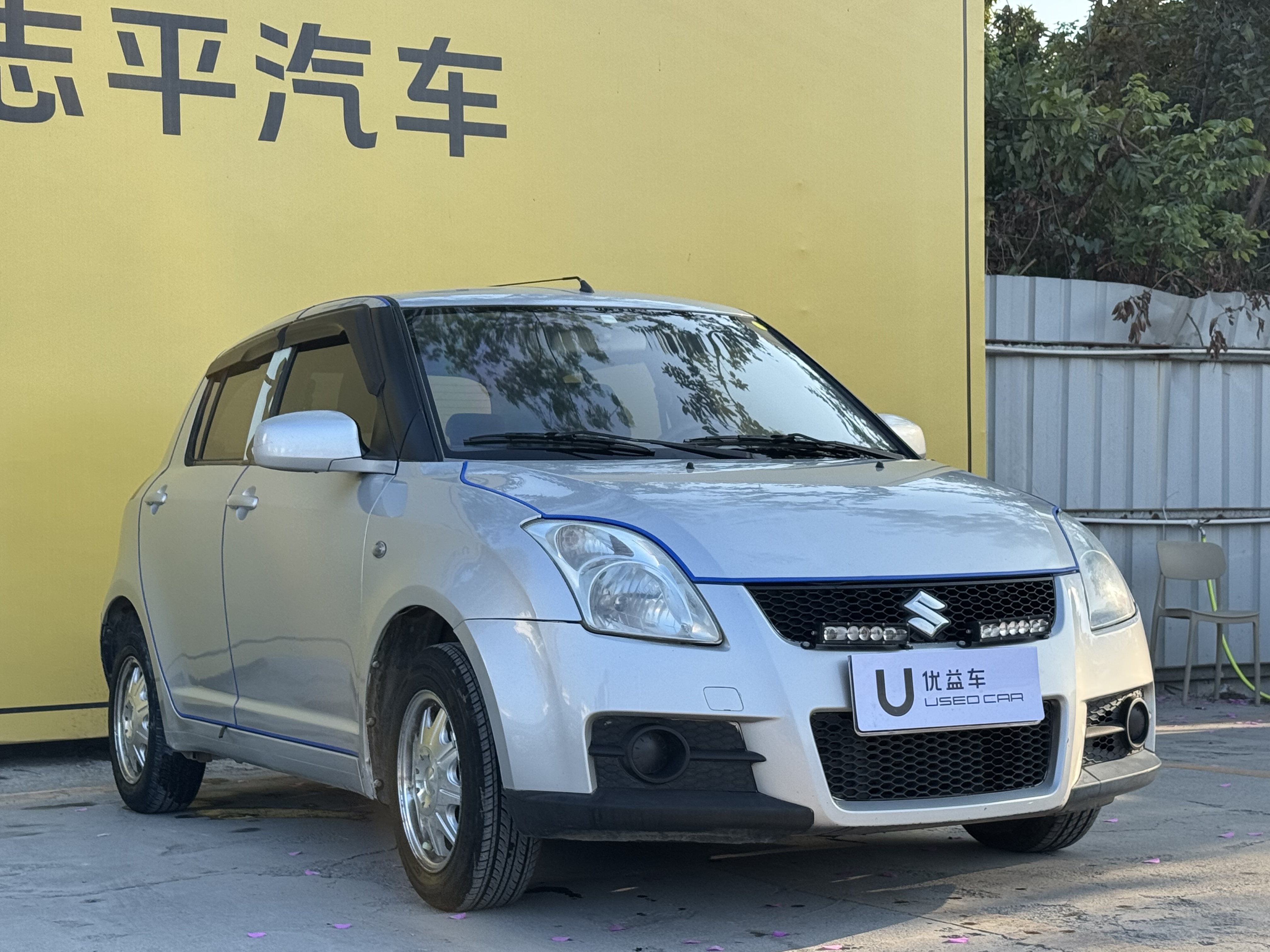Suzuki Swift 2012 car image #3
