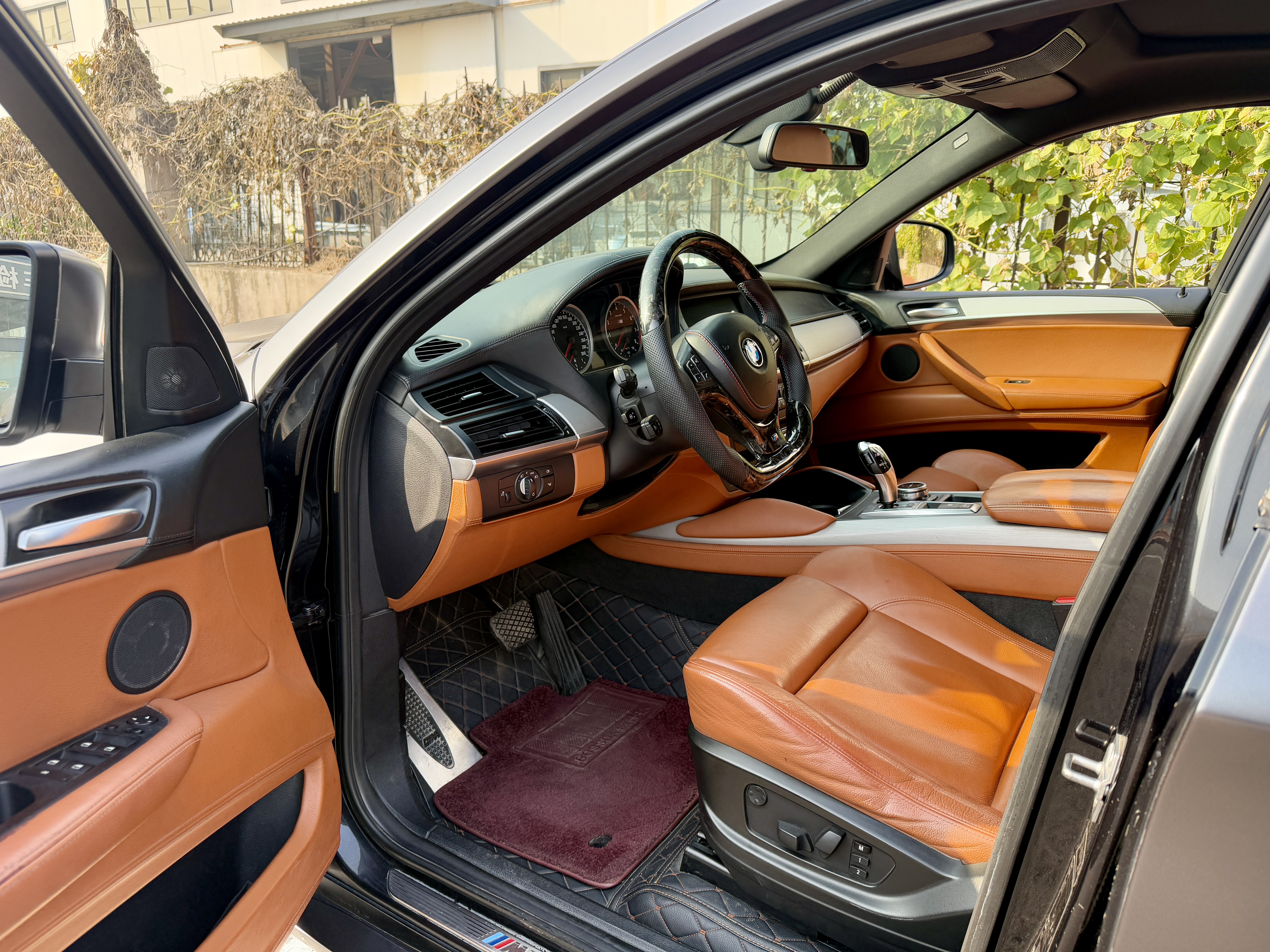 BMW X6 M 2011 car image #3