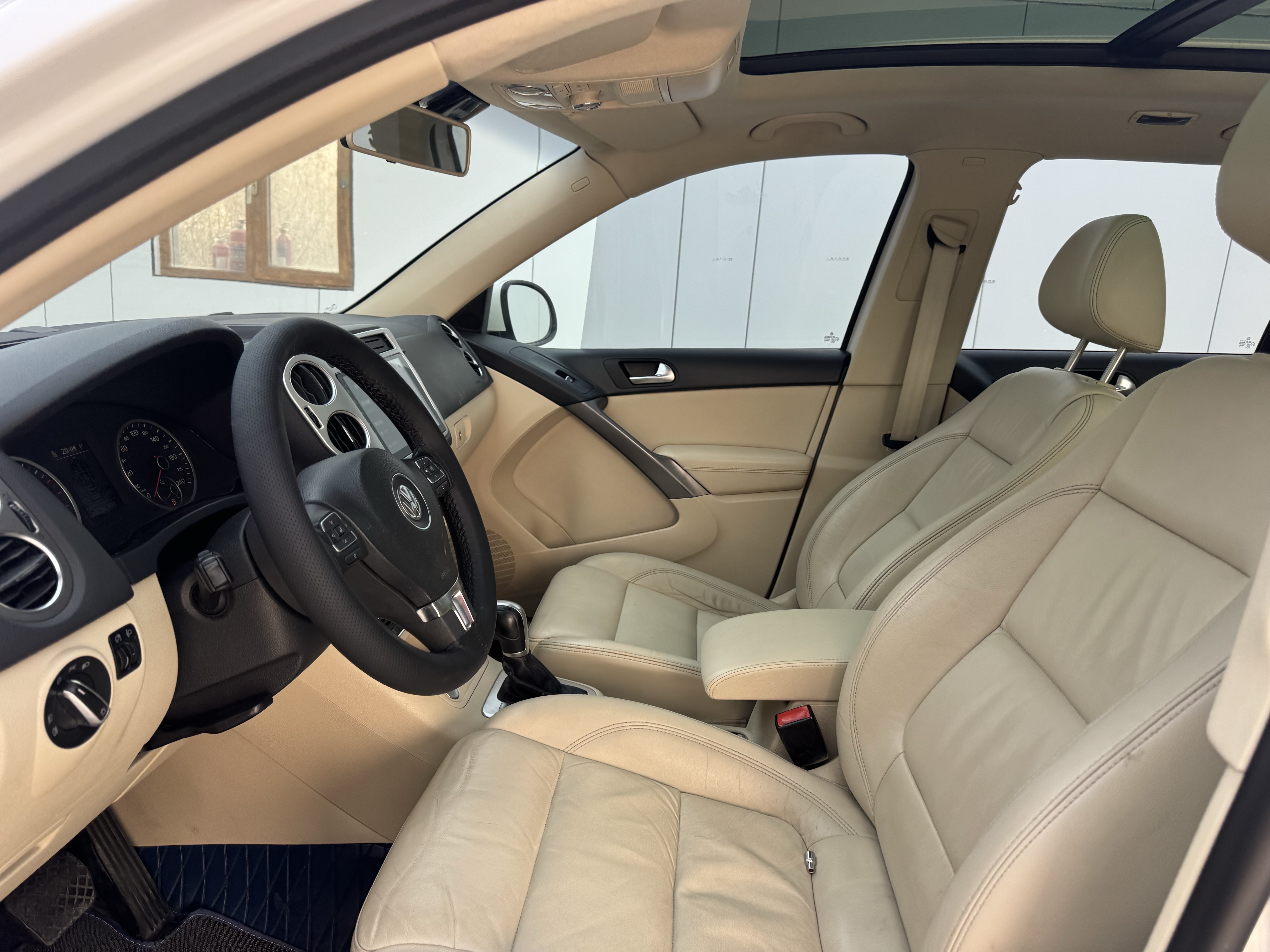 Volkswagen Tiguan 2012 car image #3