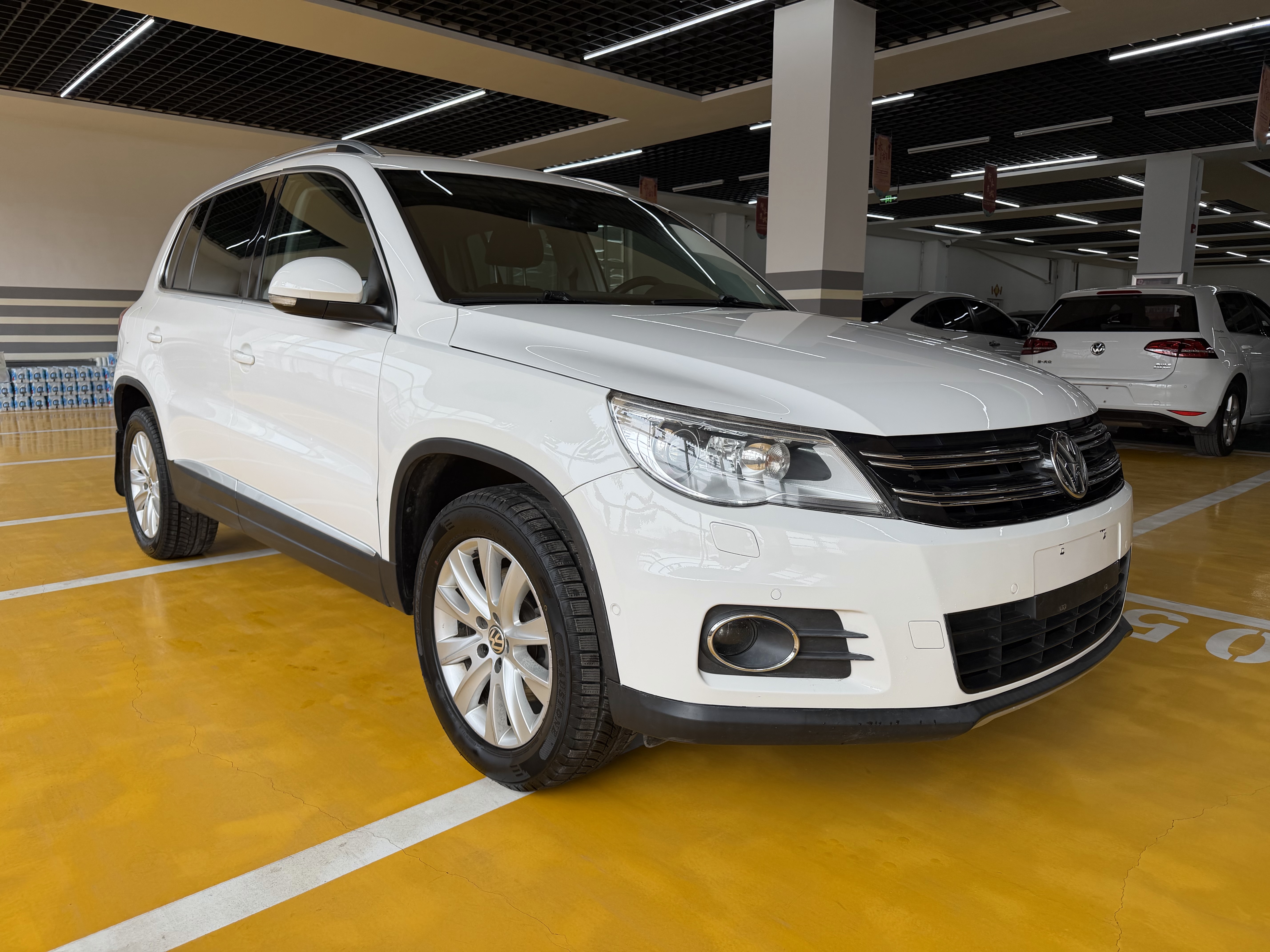 Volkswagen Tiguan 2012 immagine di auto #3