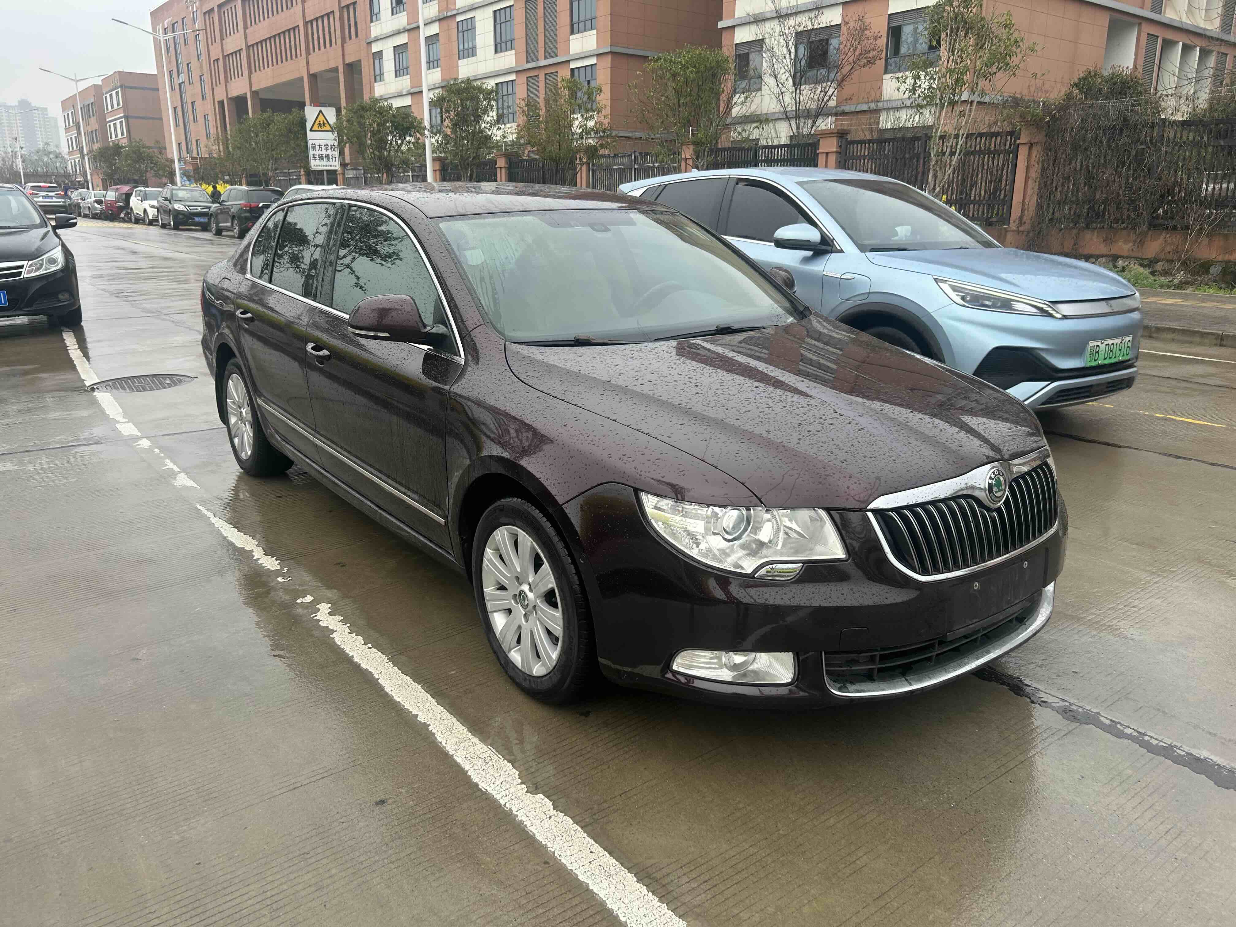 Skoda Superb 2013 car image #3