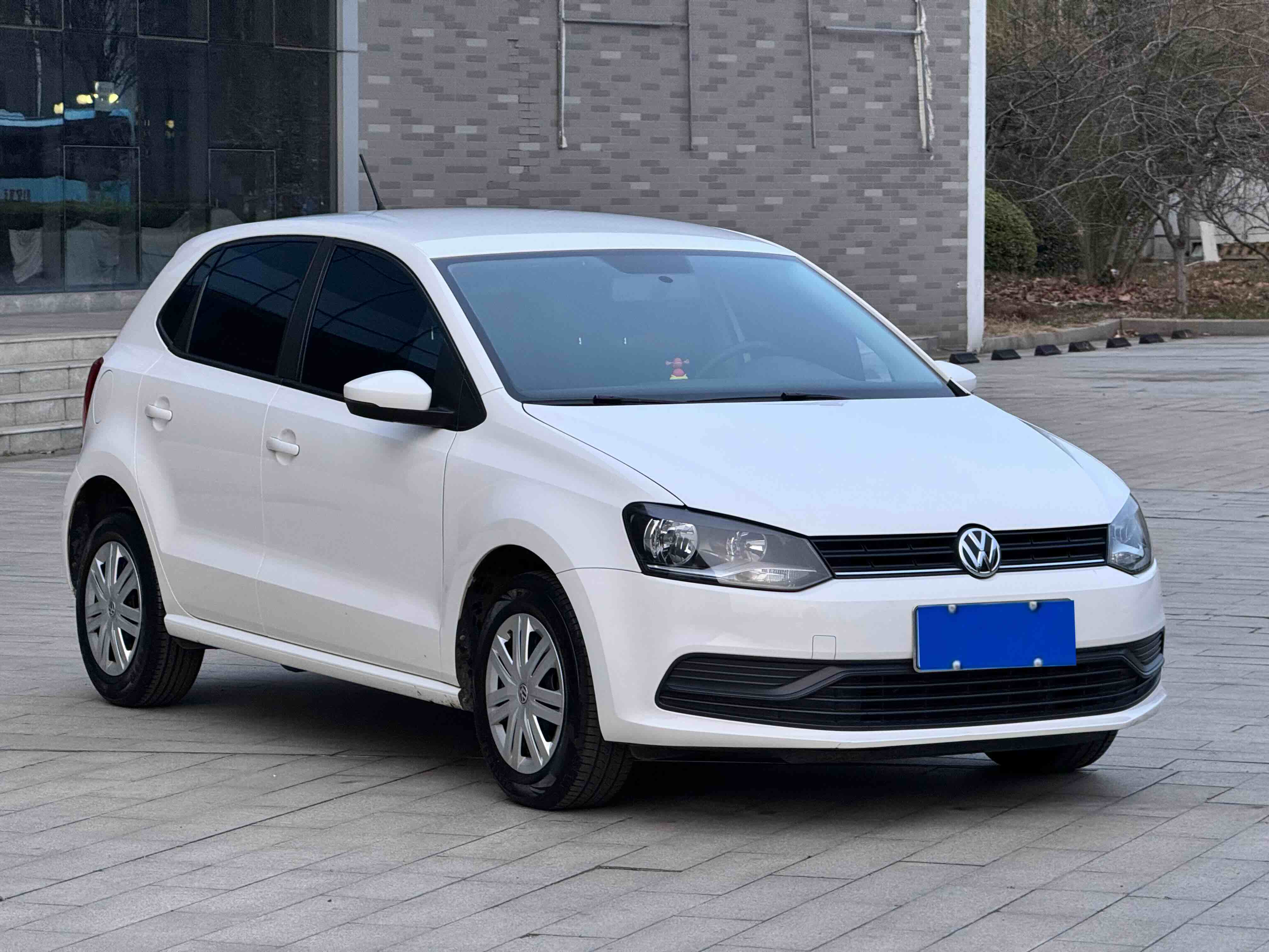 Volkswagen Polo 2019 car image #3