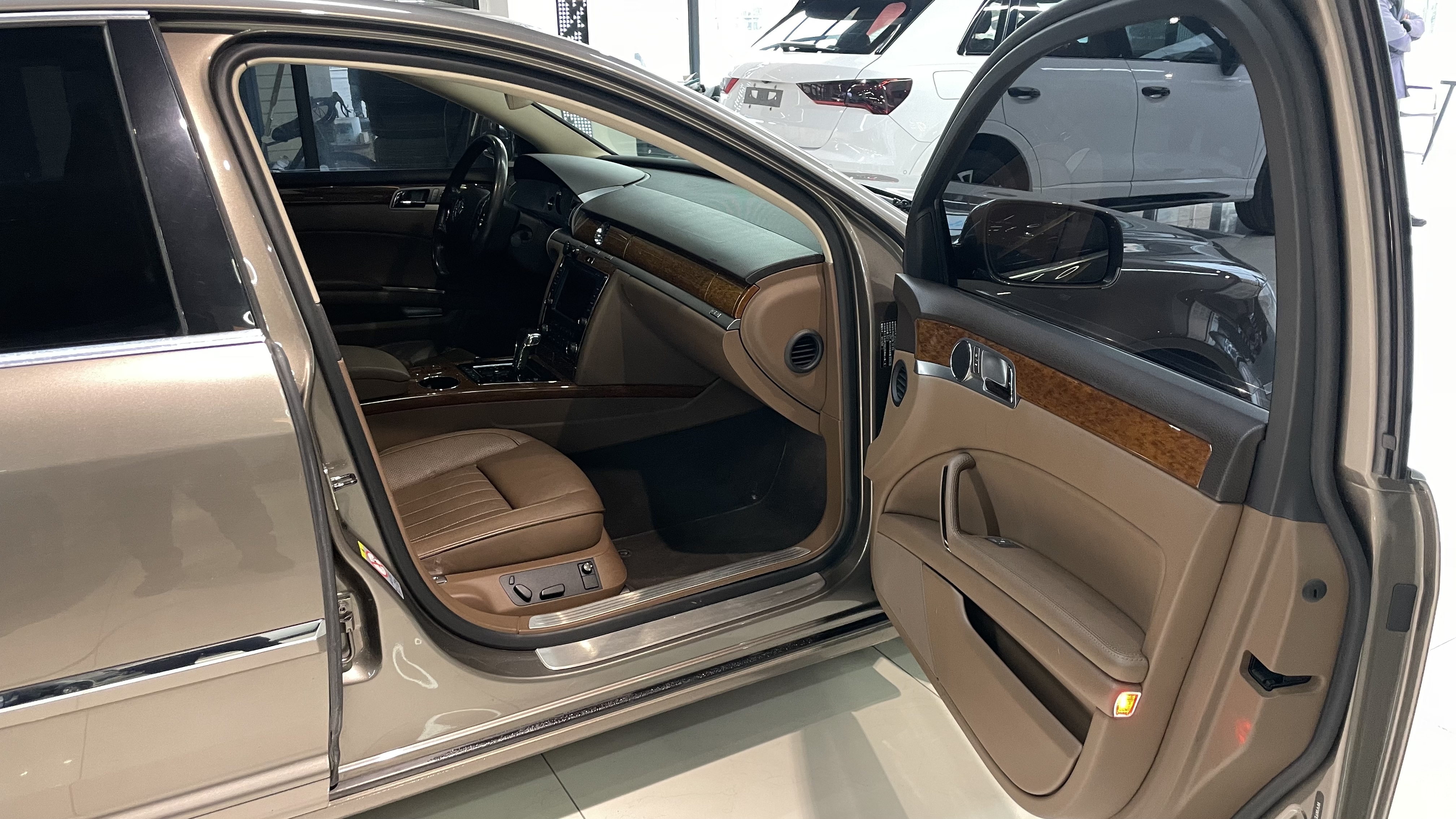 Volkswagen Pheaton 2015 immagine di auto #3