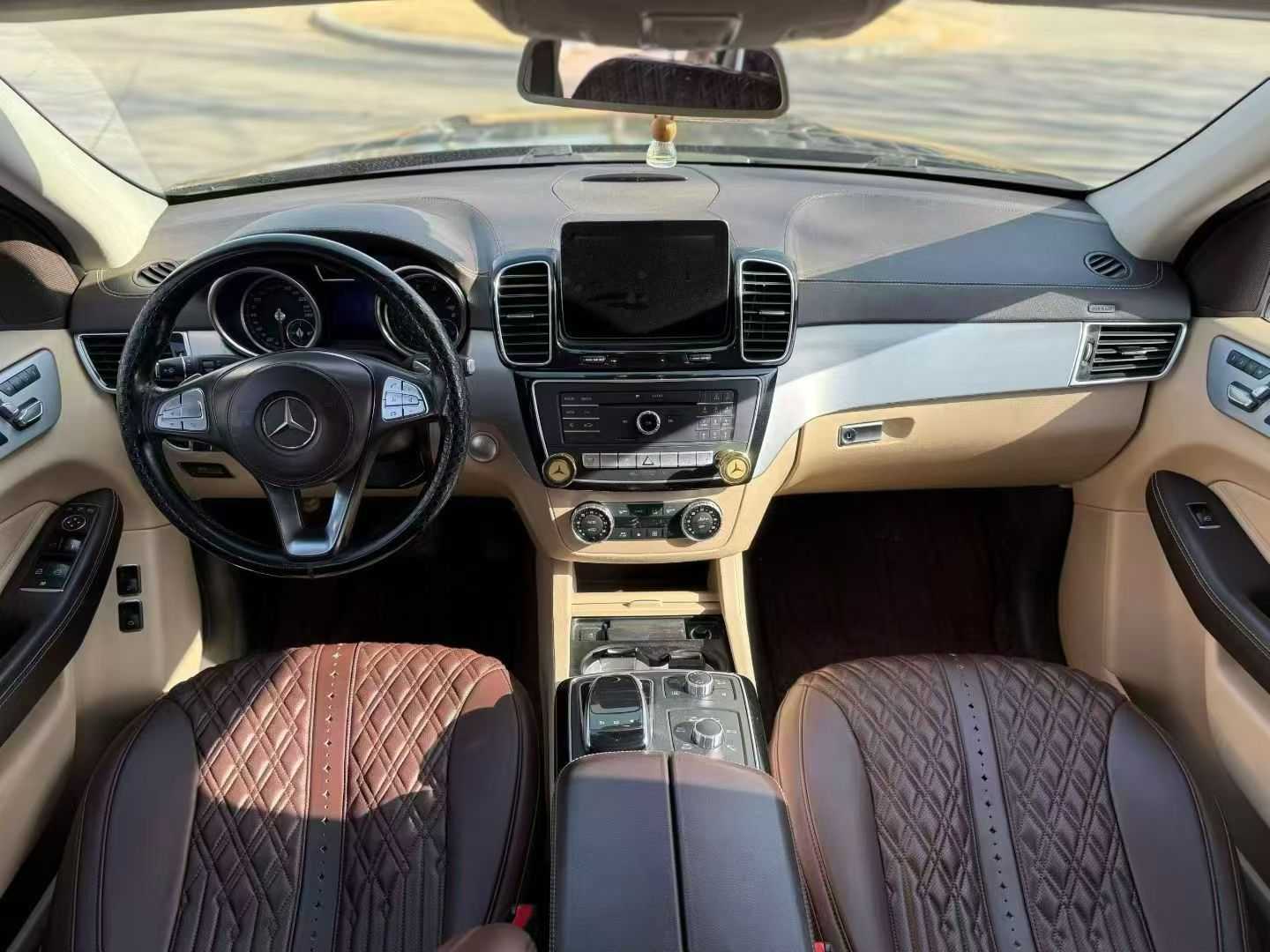 Mercedes-Benz GLS Class 2016 car image #3