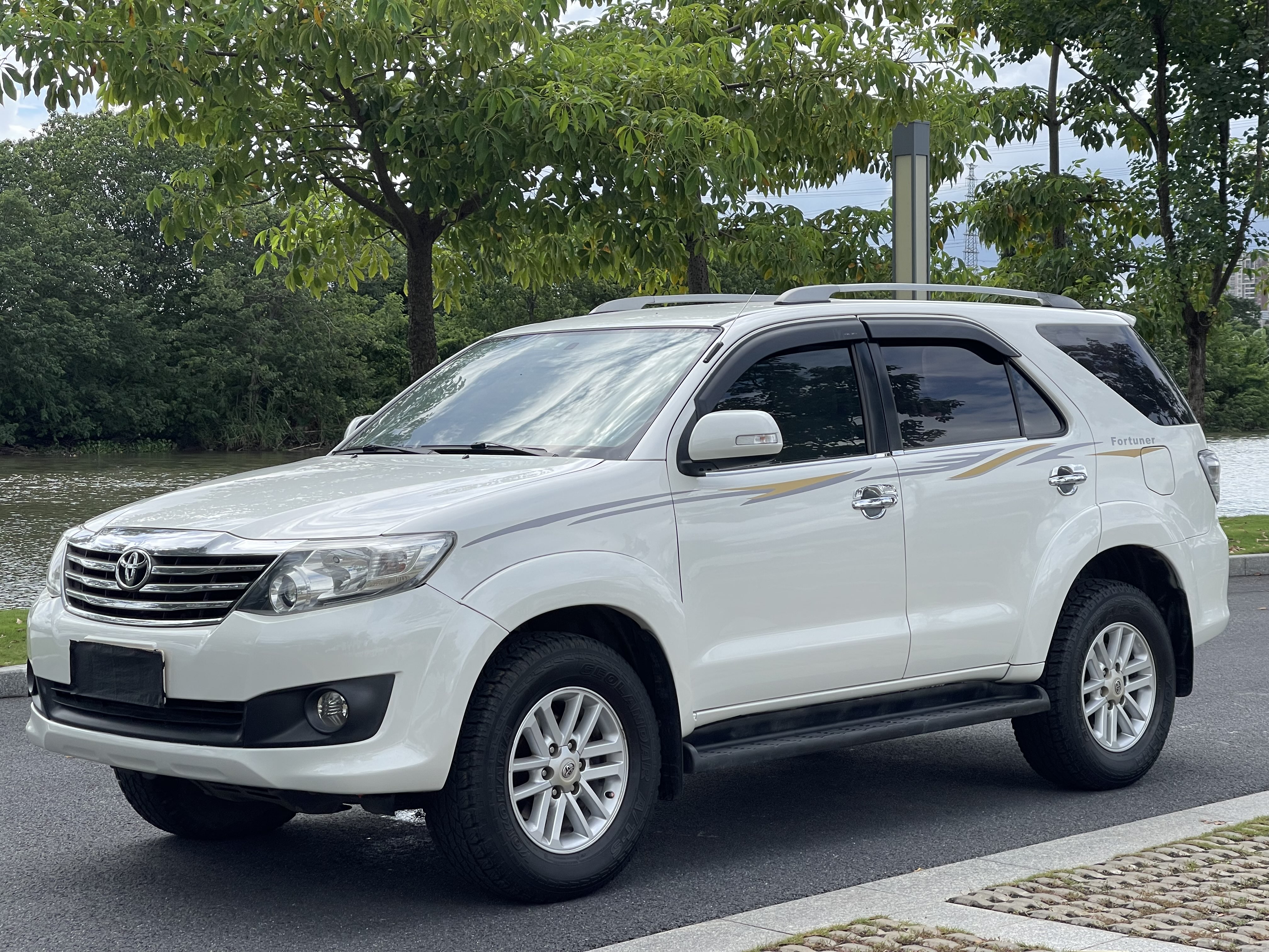 Toyota Fortuner 2015 immagine di auto #3