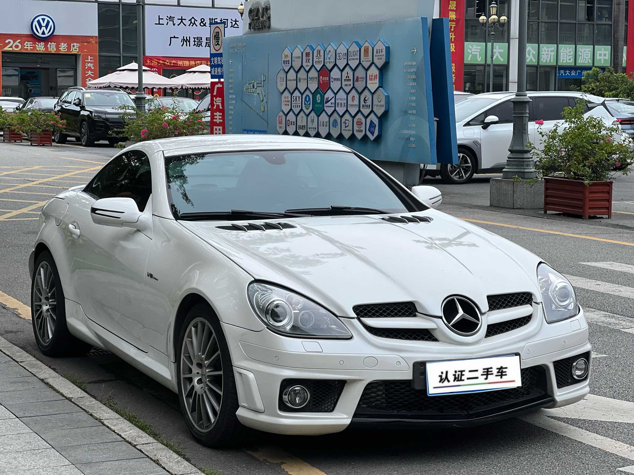 Mercedes-Benz SLK AMG 2010 car image #3