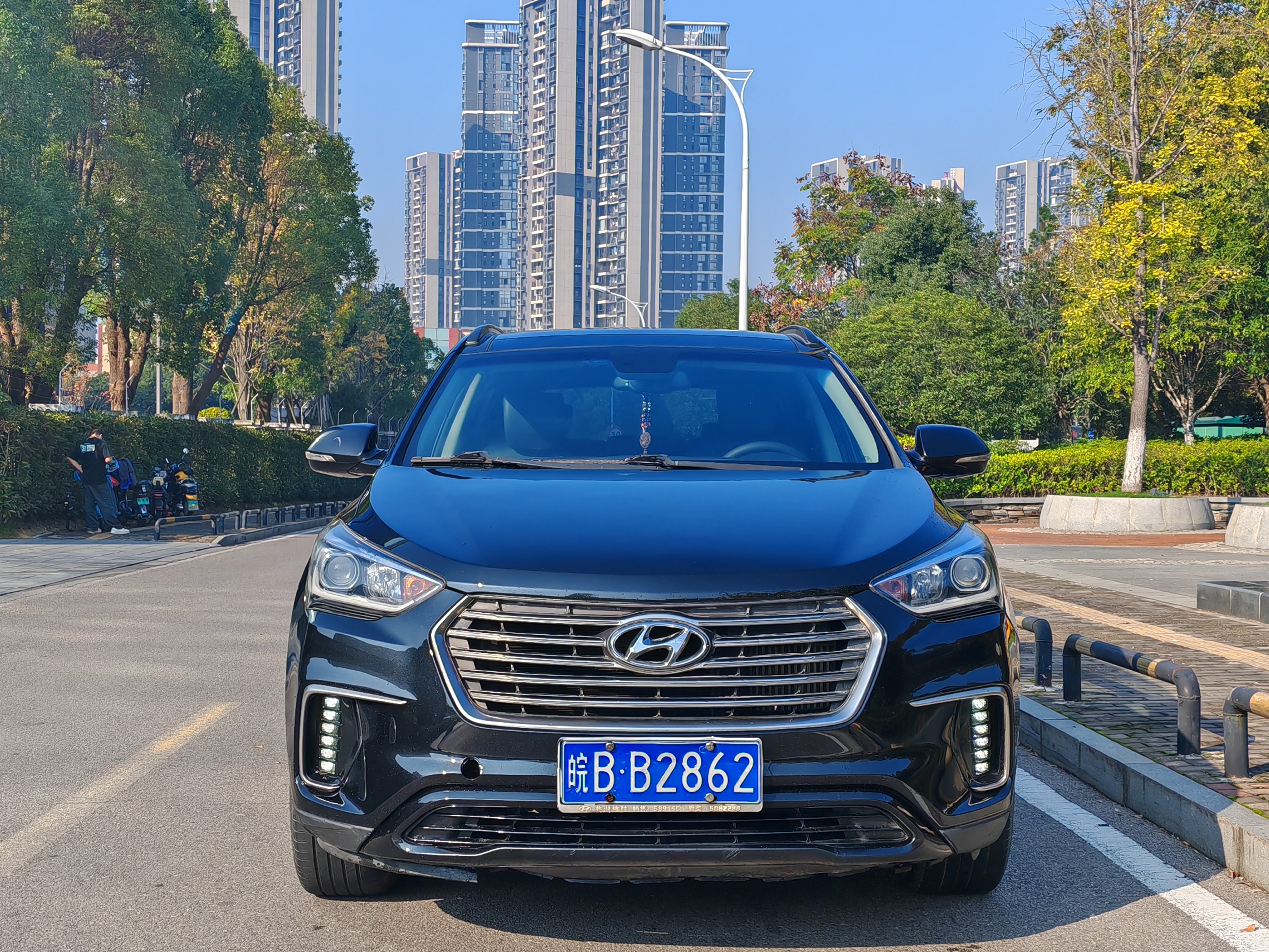 Hyundai Grand Santa Fe 2017 car image #3