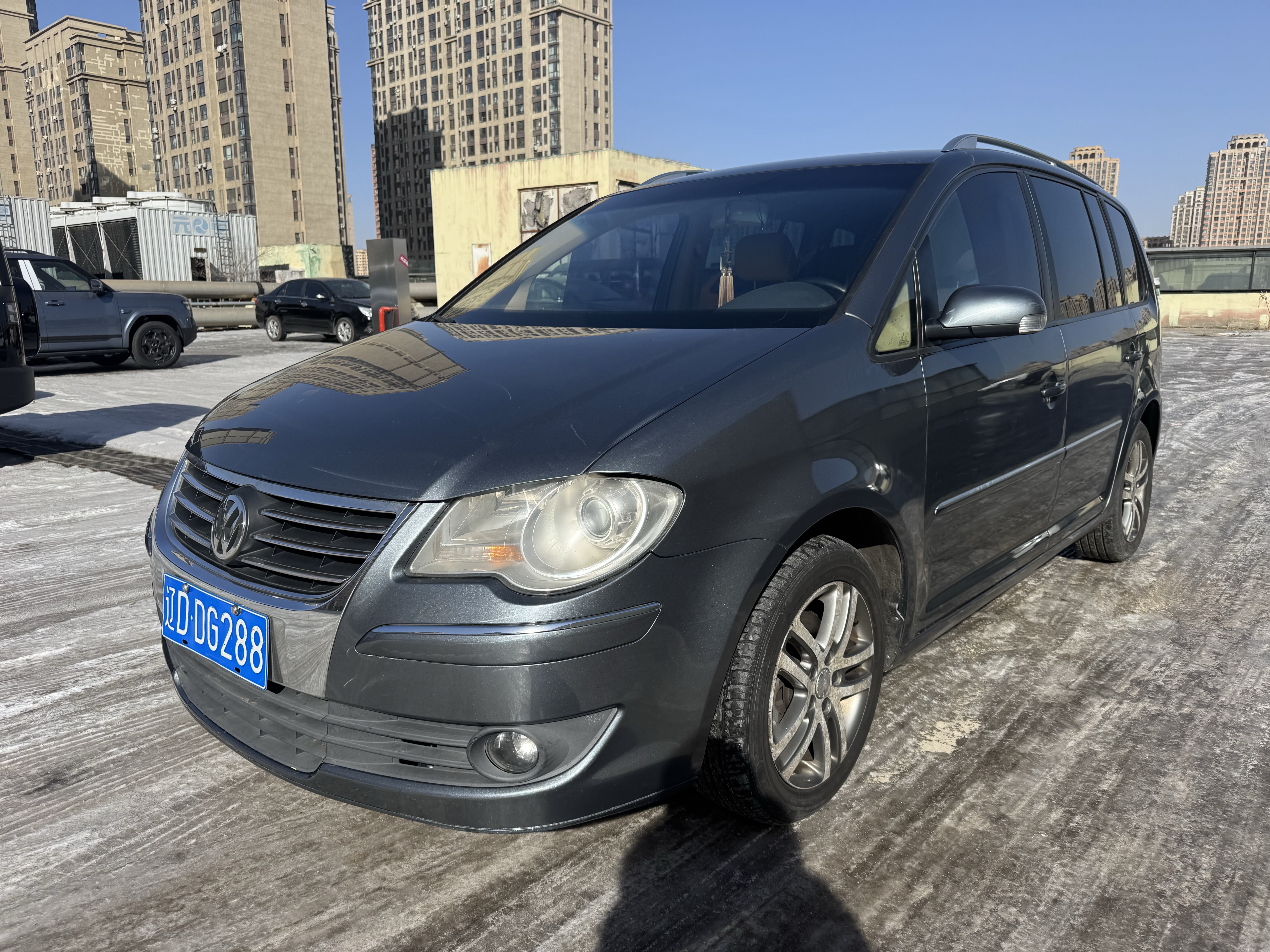 Volkswagen Touran 2009 car image #3