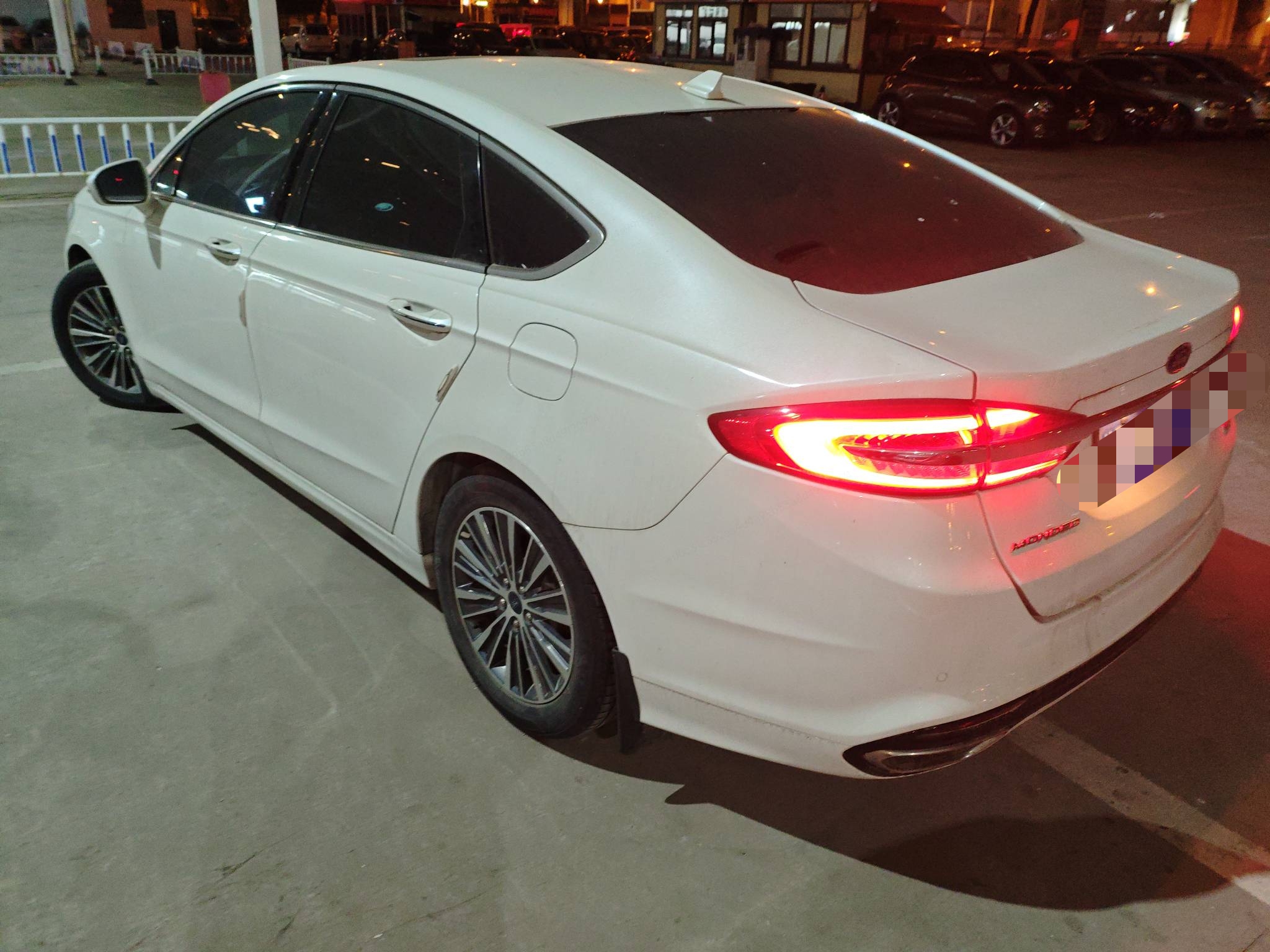 Ford Mondeo 2018 car image #3