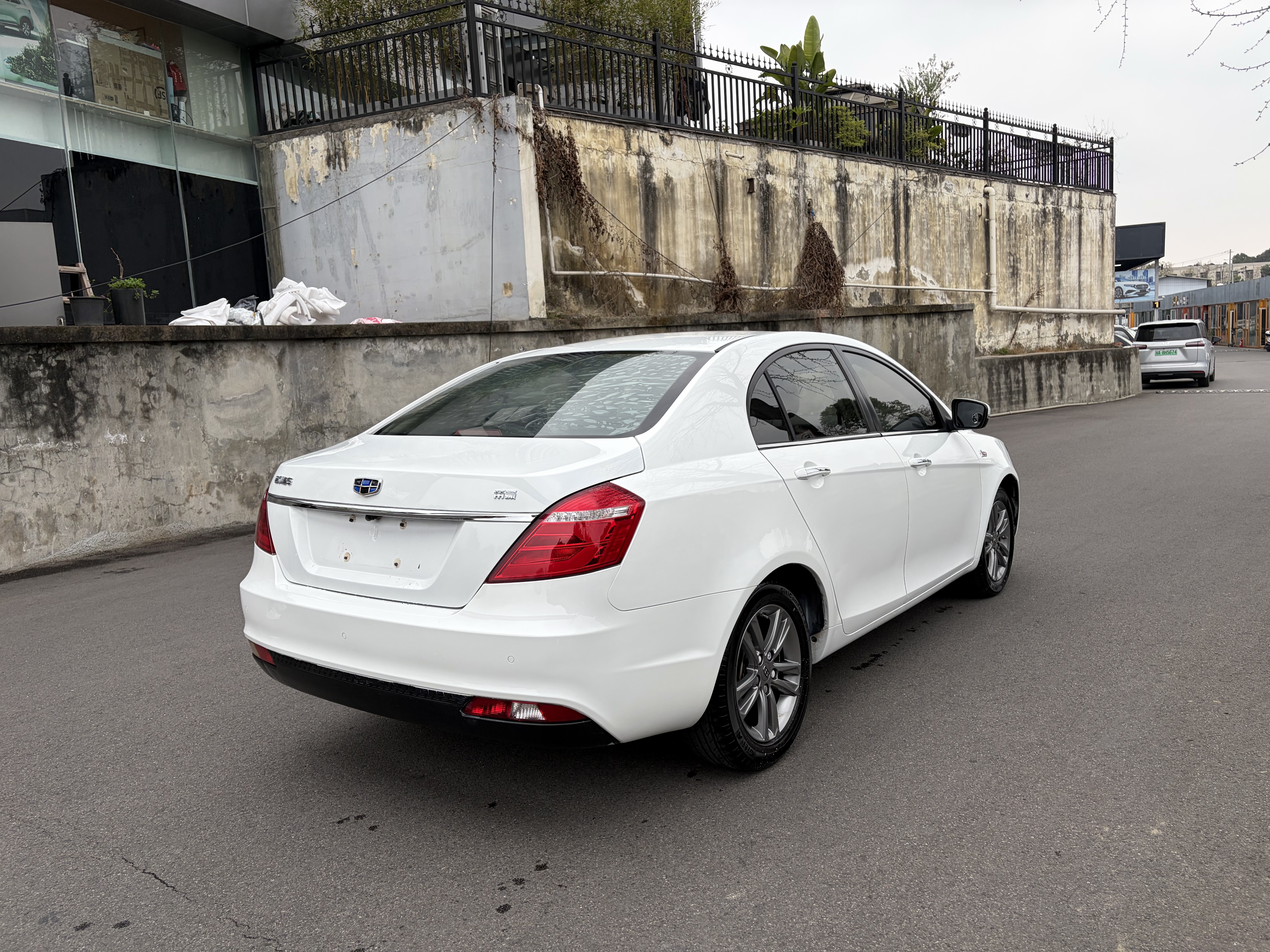 GEELY Emgrand 2016 car image #3