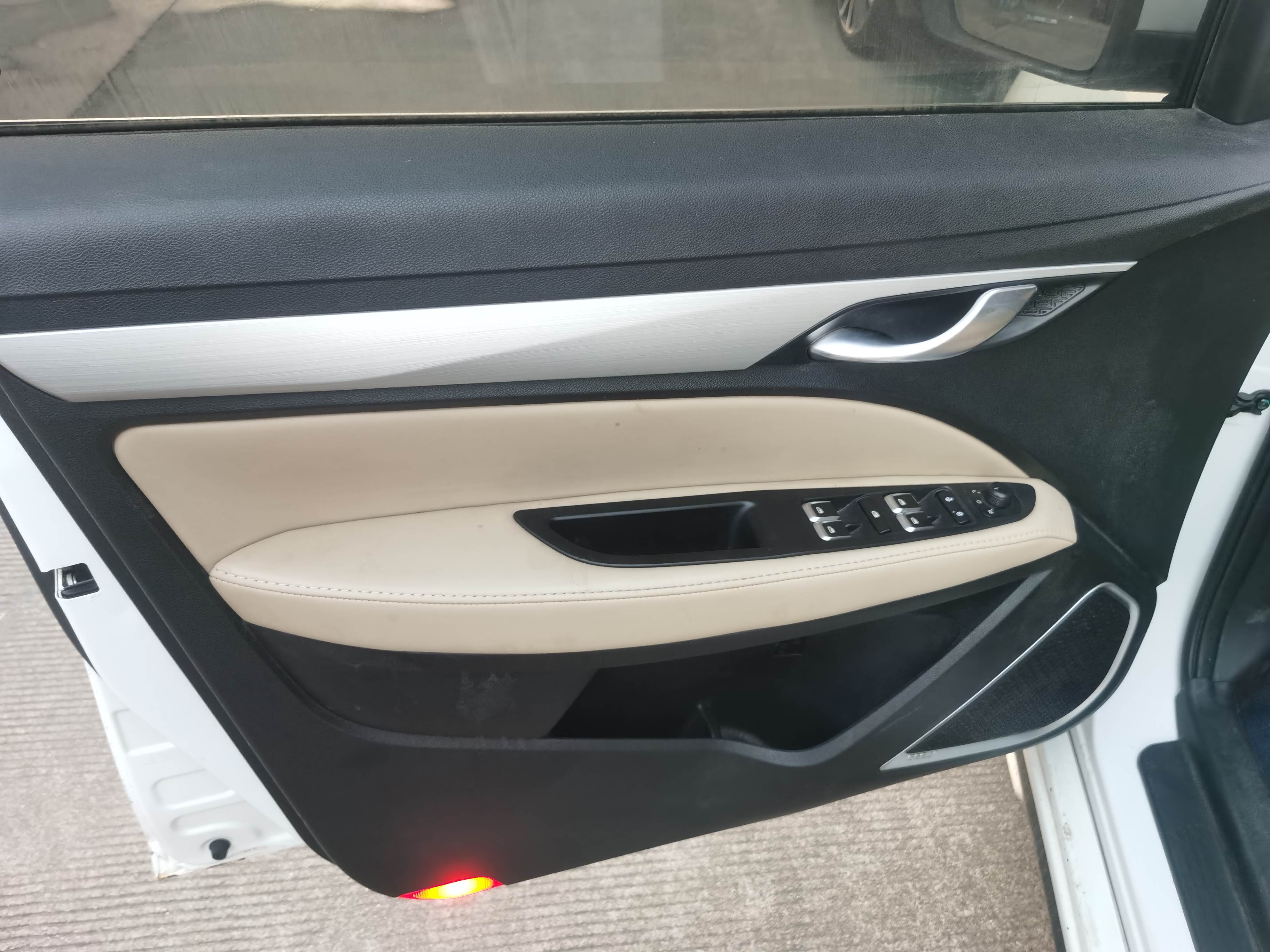 Emgrand 2018 car image #3