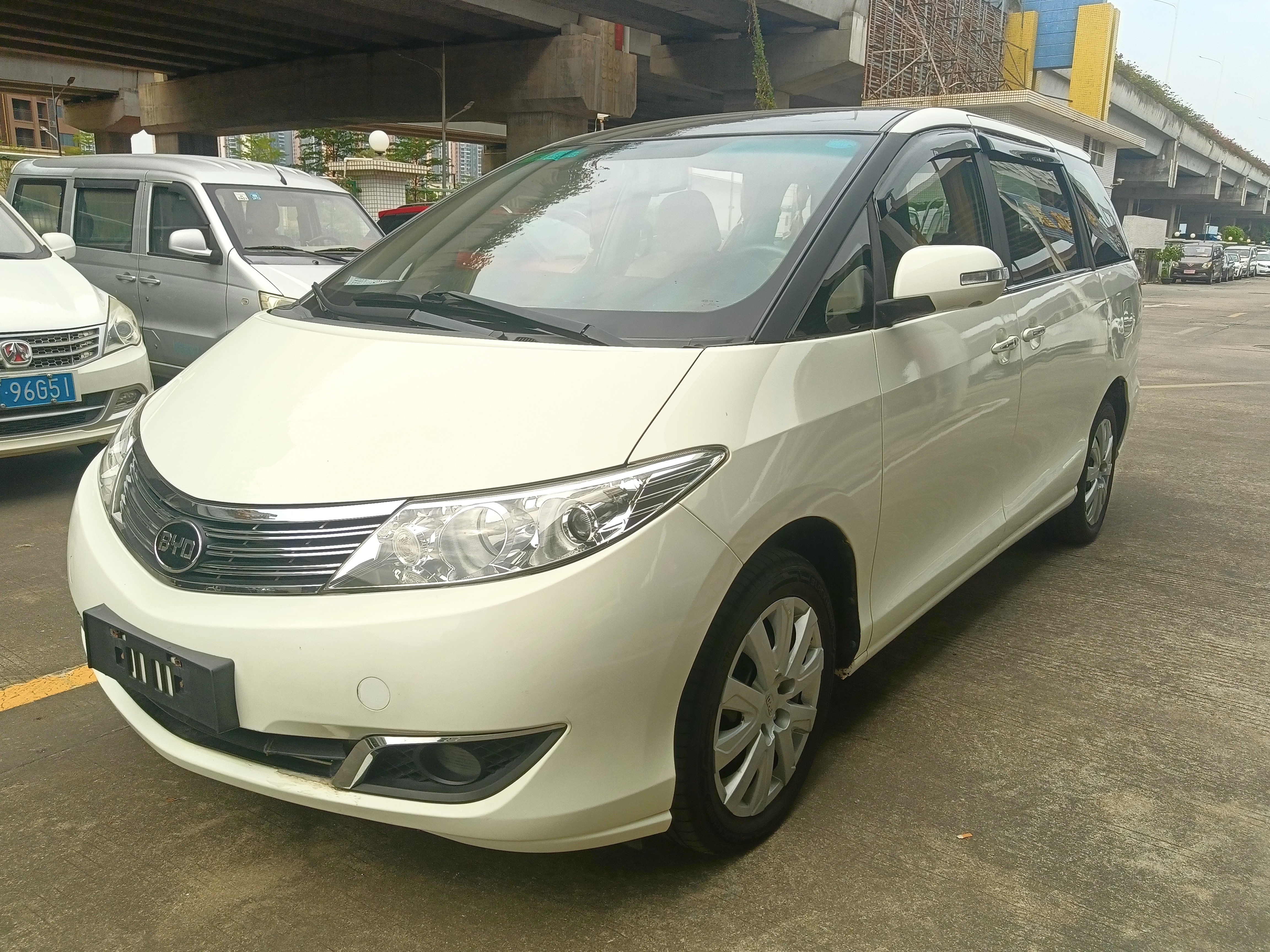 BYD M6 2013 #3 BYD M6 2013 car image #3