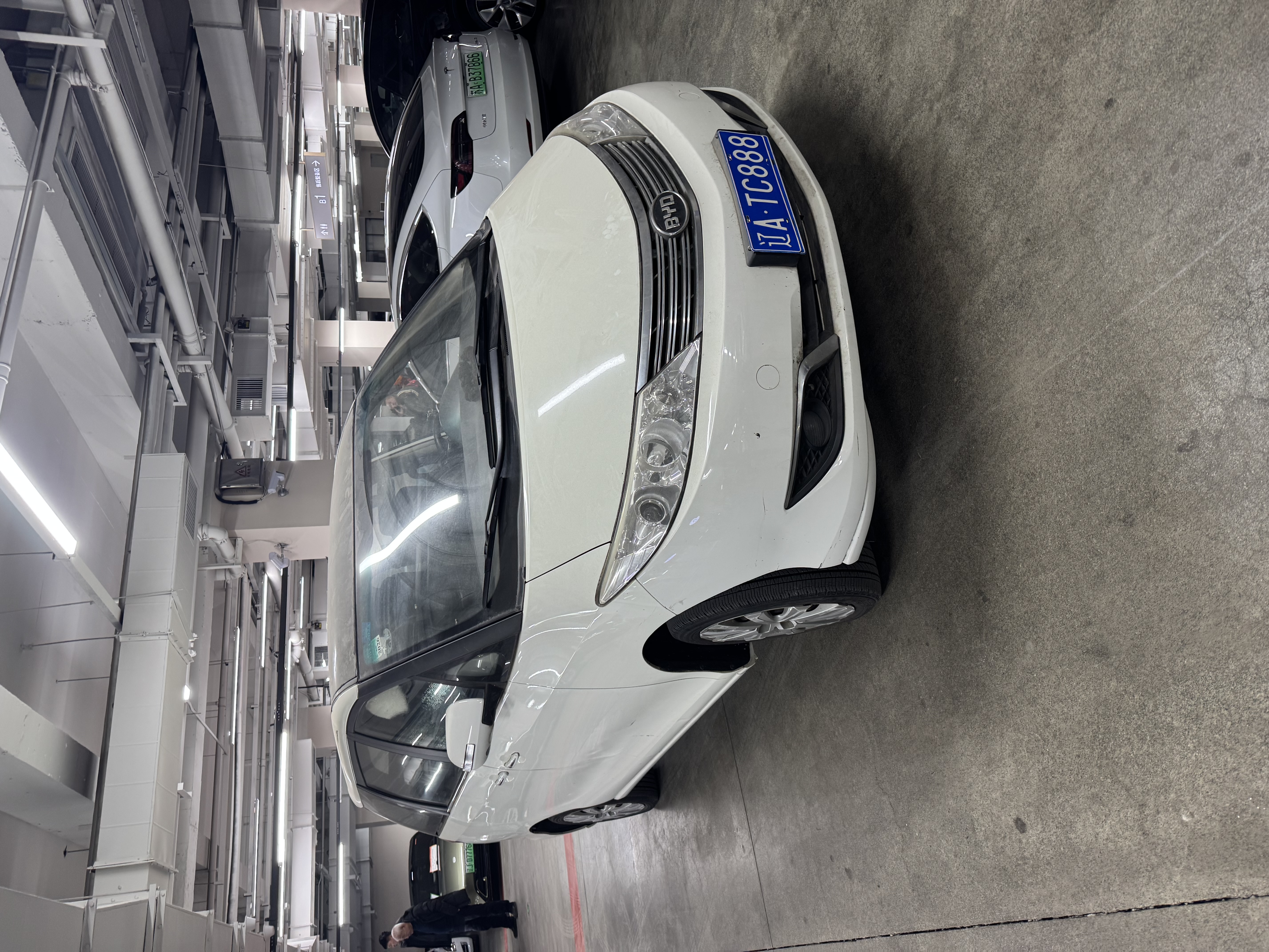 BYD M6 2014 #3 BYD M6 2014 car image #3