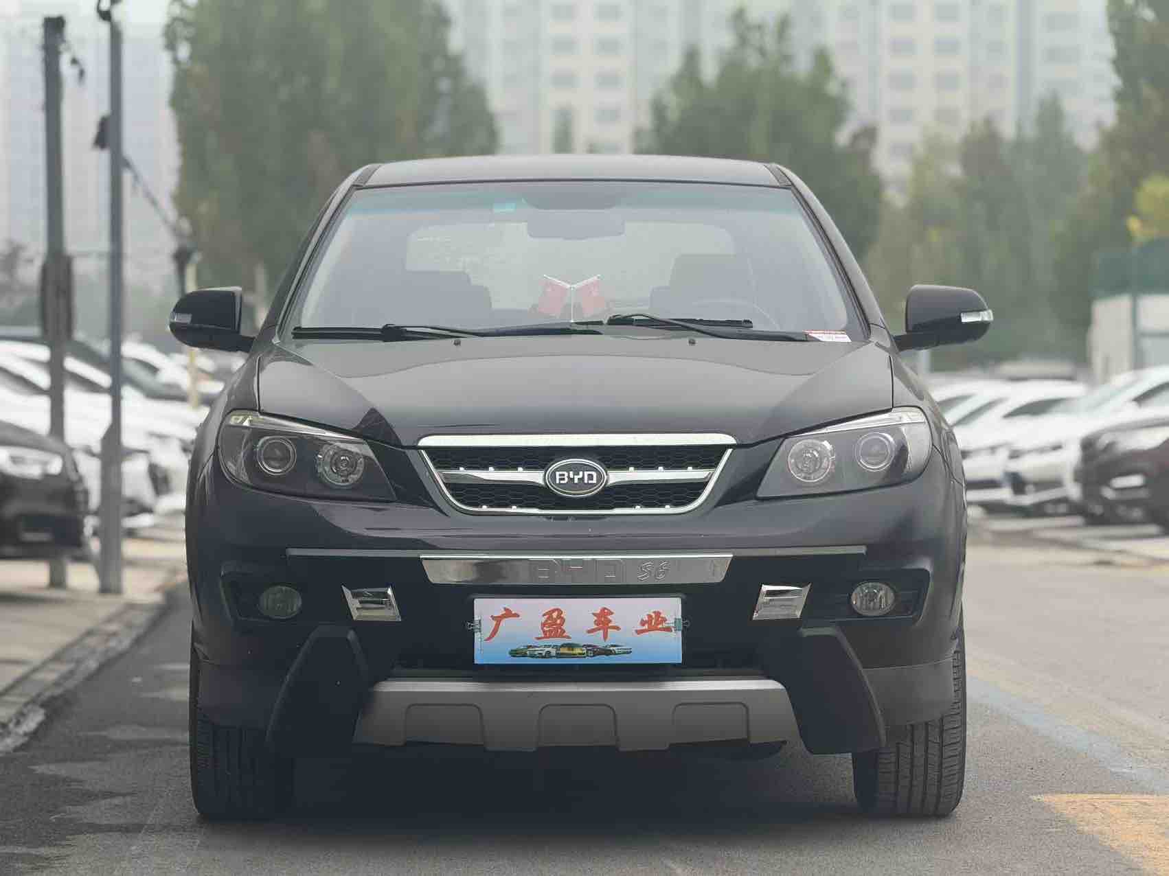 BYD M6 2013 car image #3