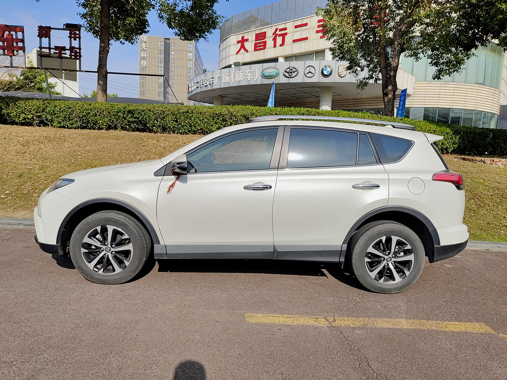 Toyota RAV4 2018 изображение автомобиля #3