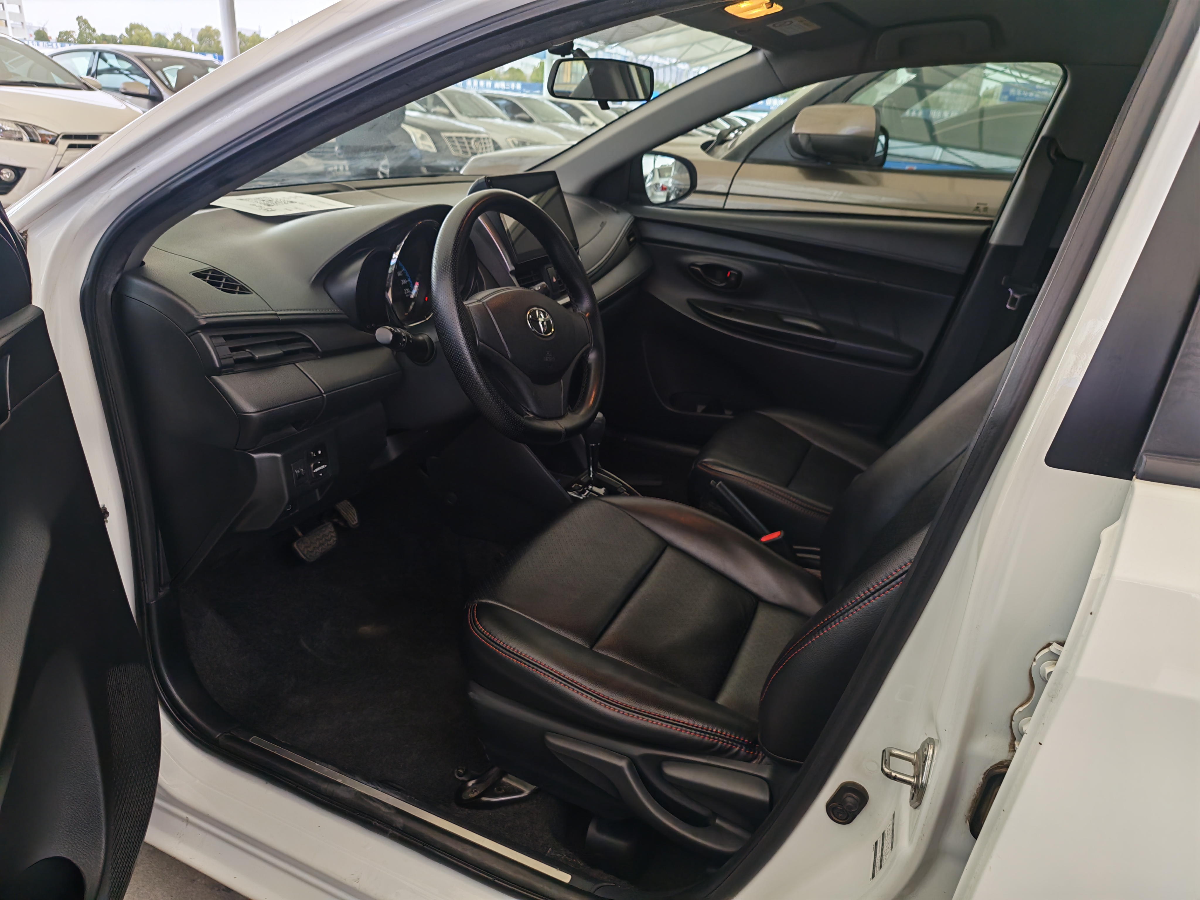 Toyota Yaris L Zhixuan 2018 صورة سيارة #3