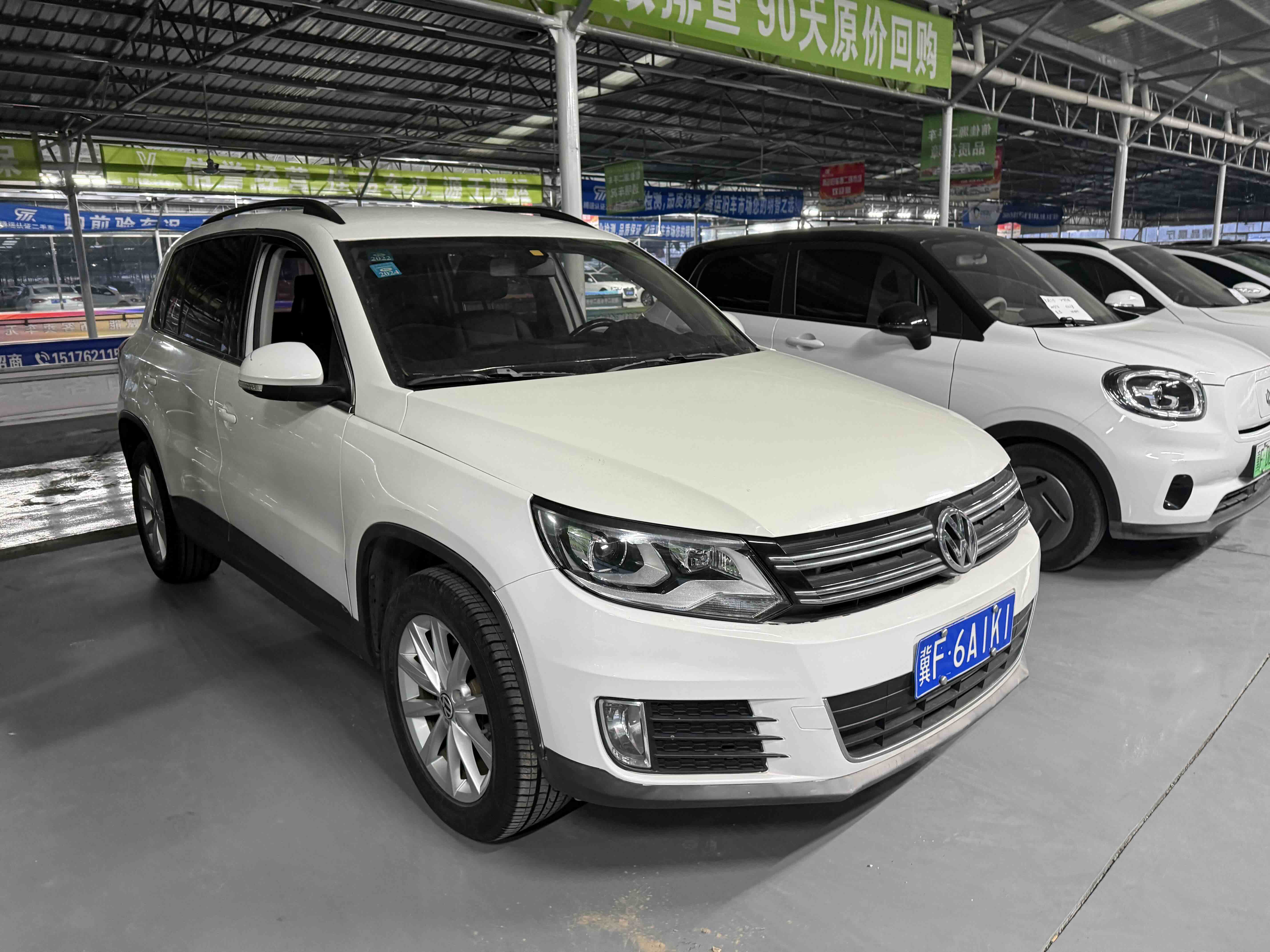 Volkswagen Tiguan 2014 car image #3