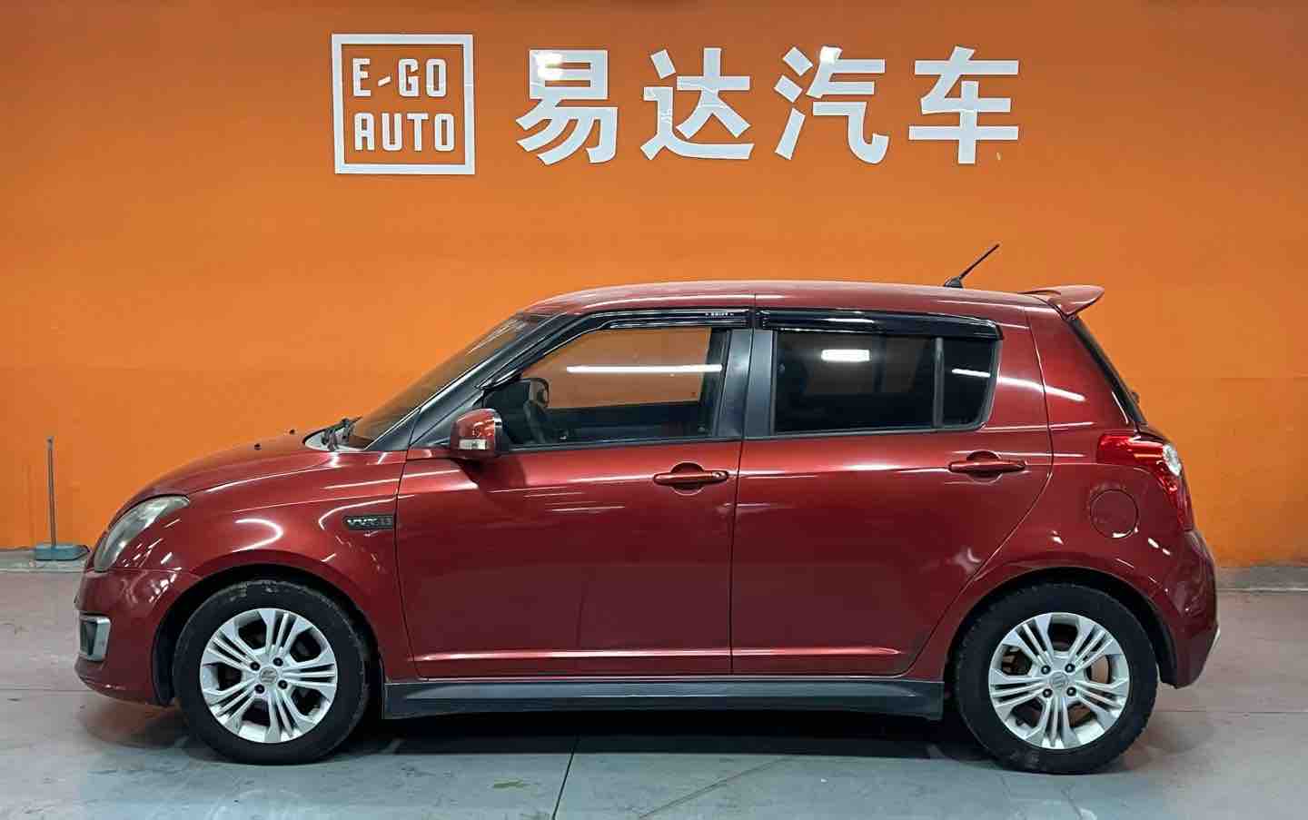 Suzuki Swift 2013 car image #3