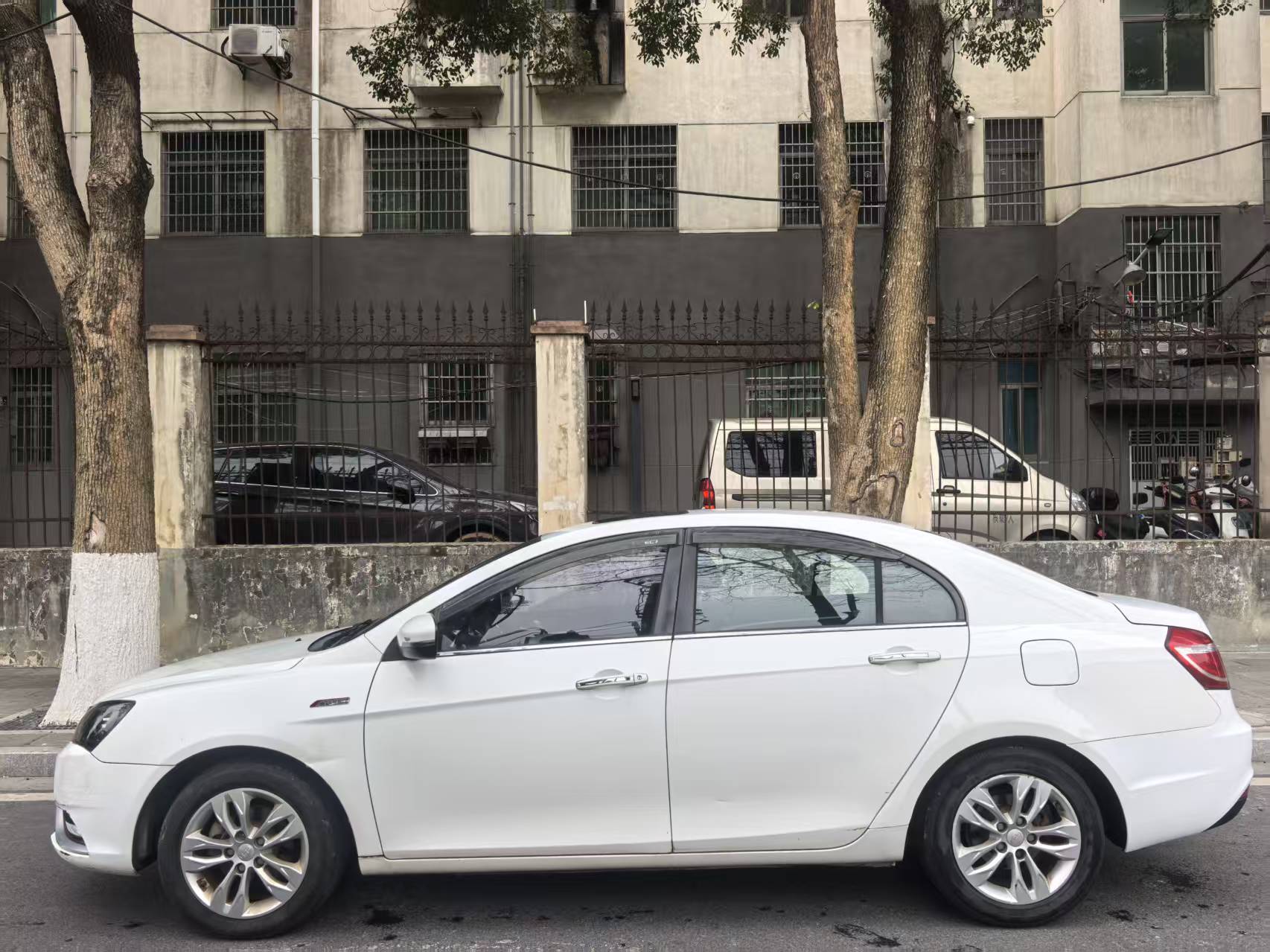 GEELY Emgrand 2015 #3 GEELY Emgrand 2015 car image #3