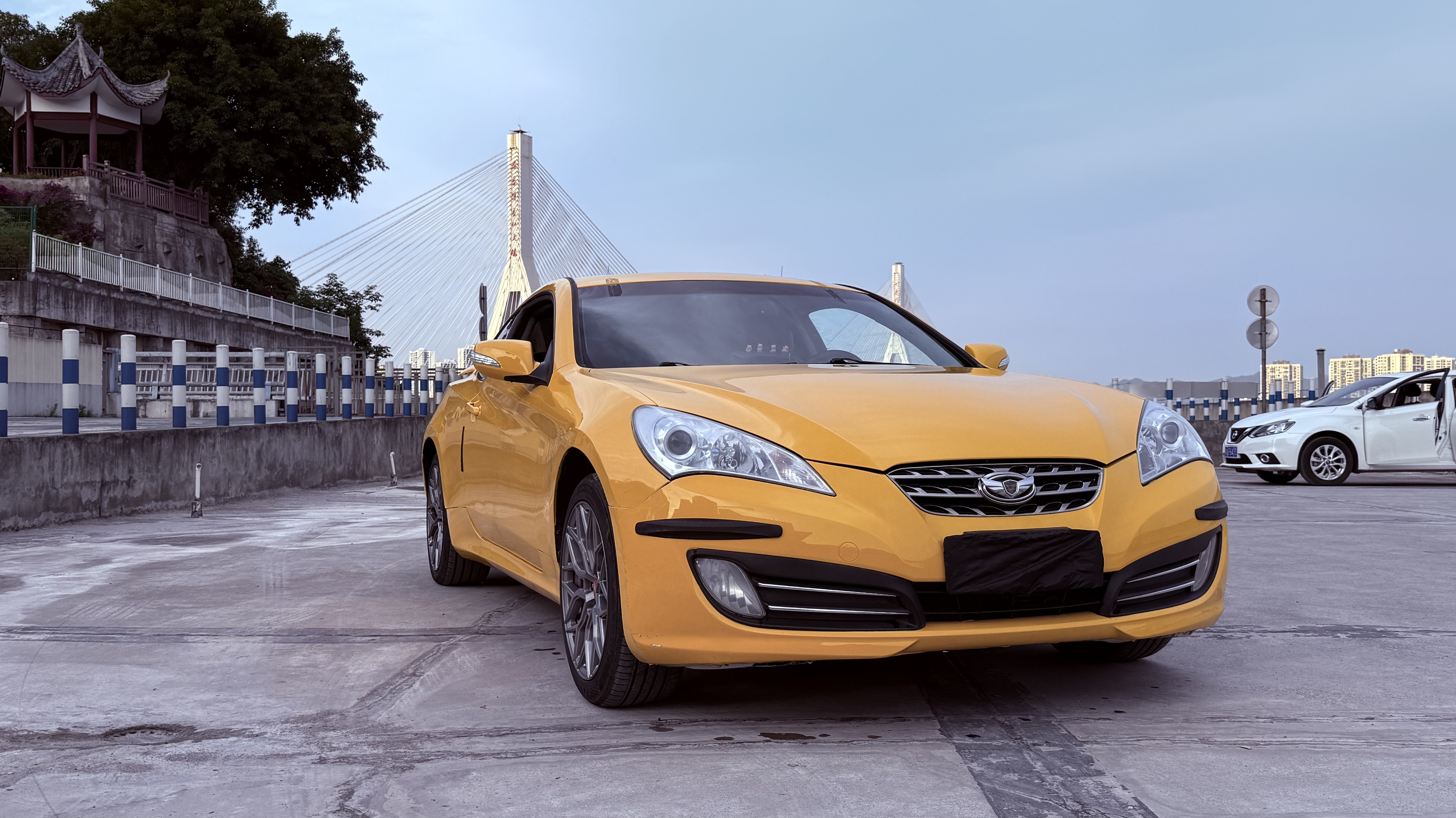 Hyundai Rohens 2010 #3 Hyundai Rohens 2010 car image #3