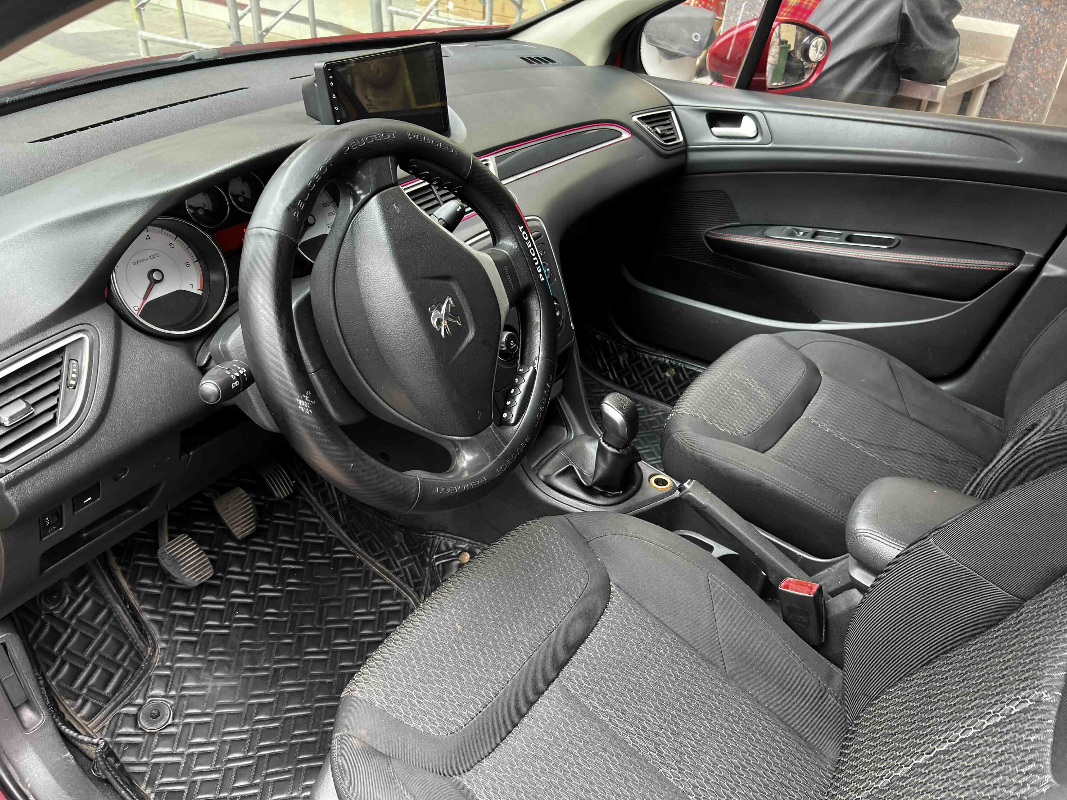 Peugeot 308 2013 car image #3