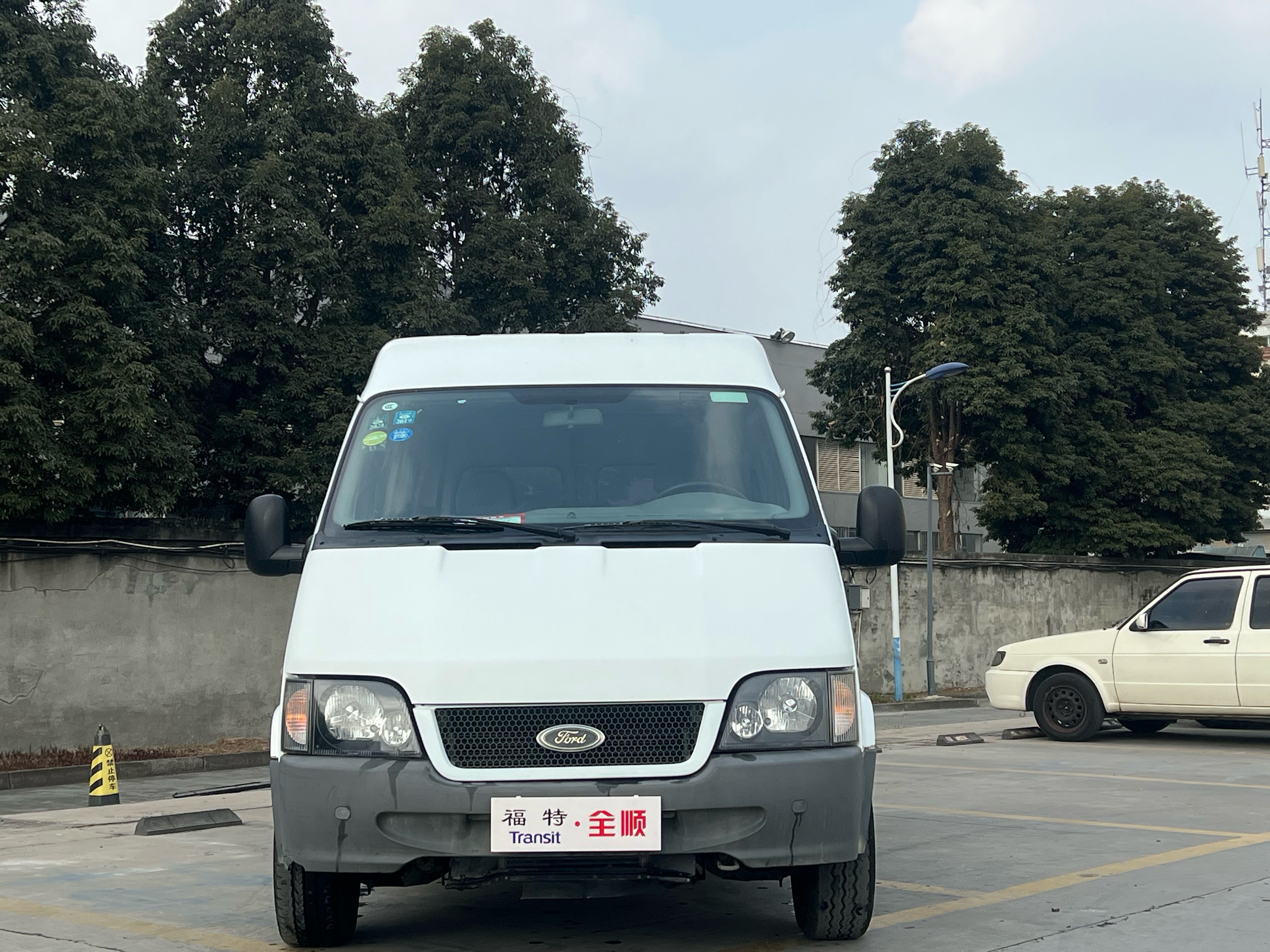 Ford Transit Classic 2015 car image #3