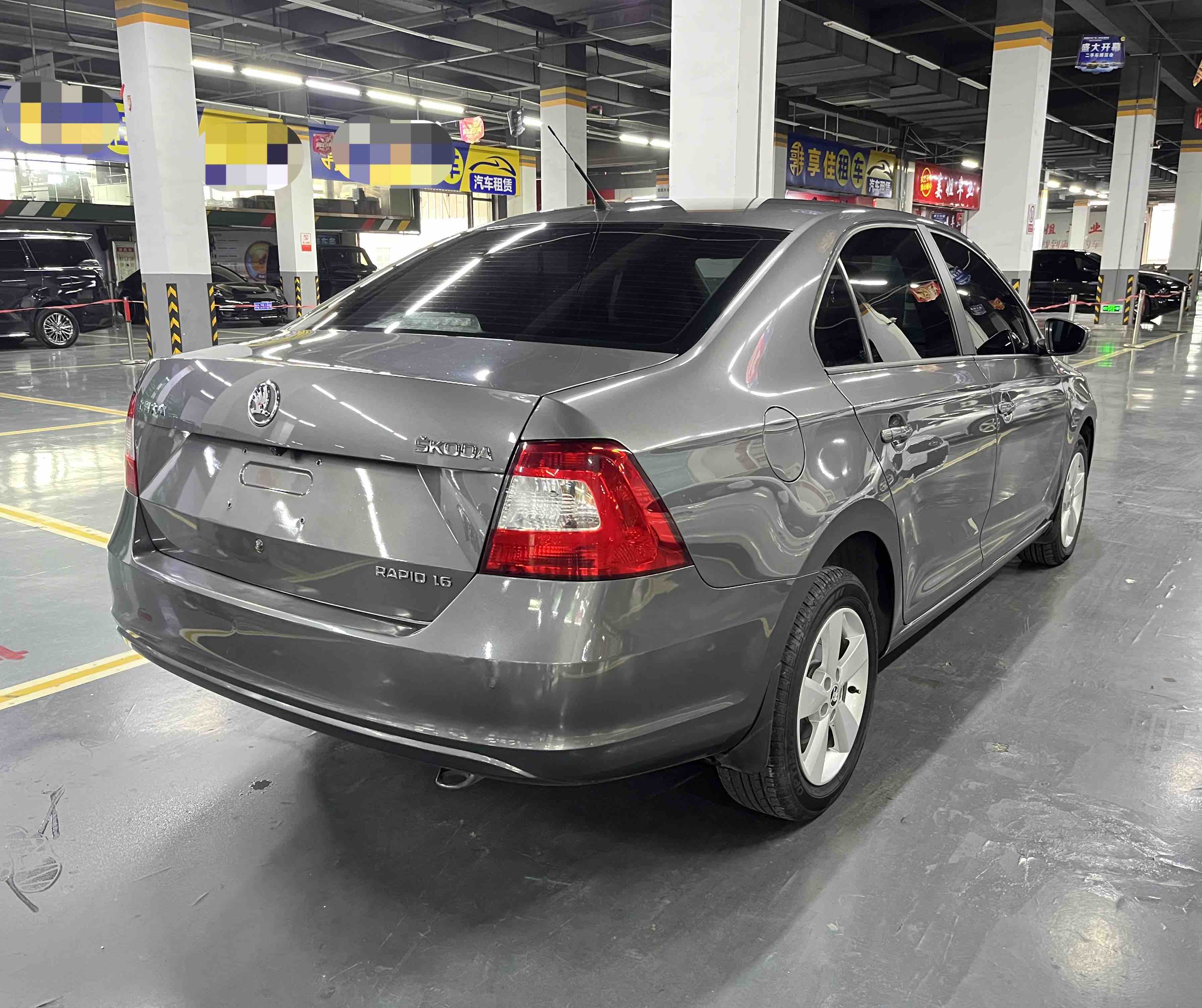 Skoda Rapid 2014 car image #3