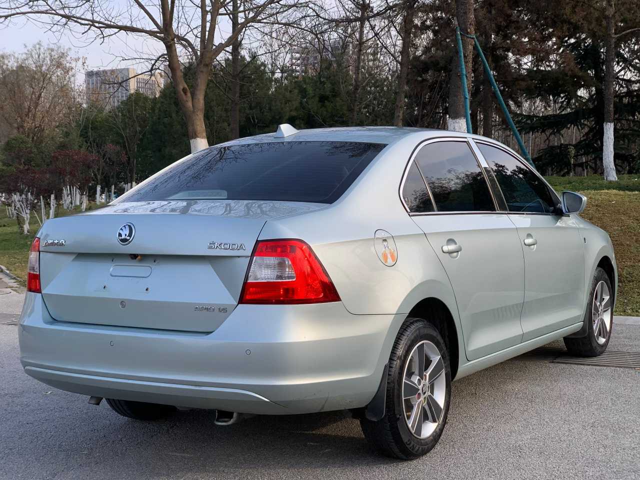 Skoda Rapid 2014 car image #3