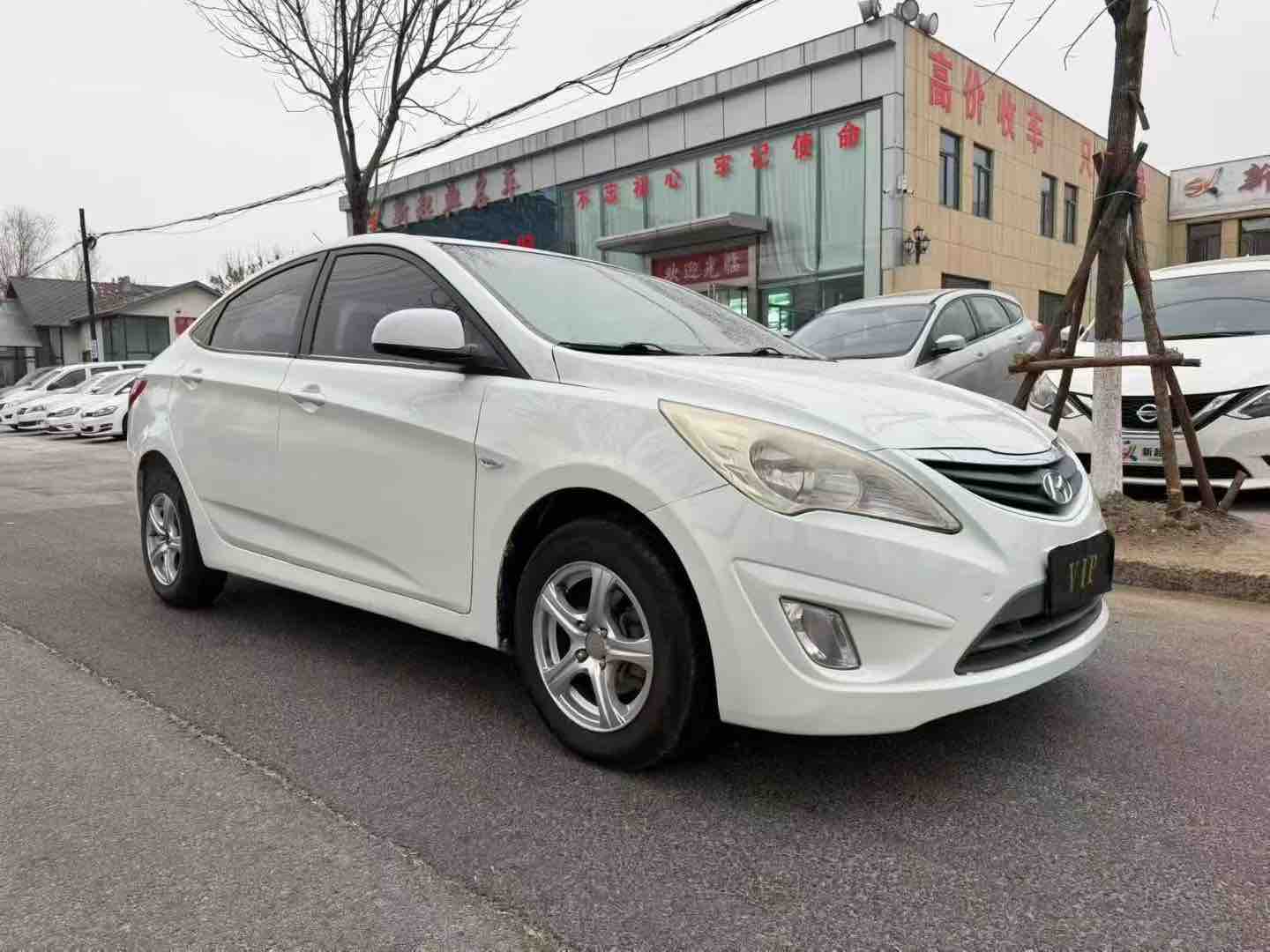 Hyundai Reina 2010 car image #3