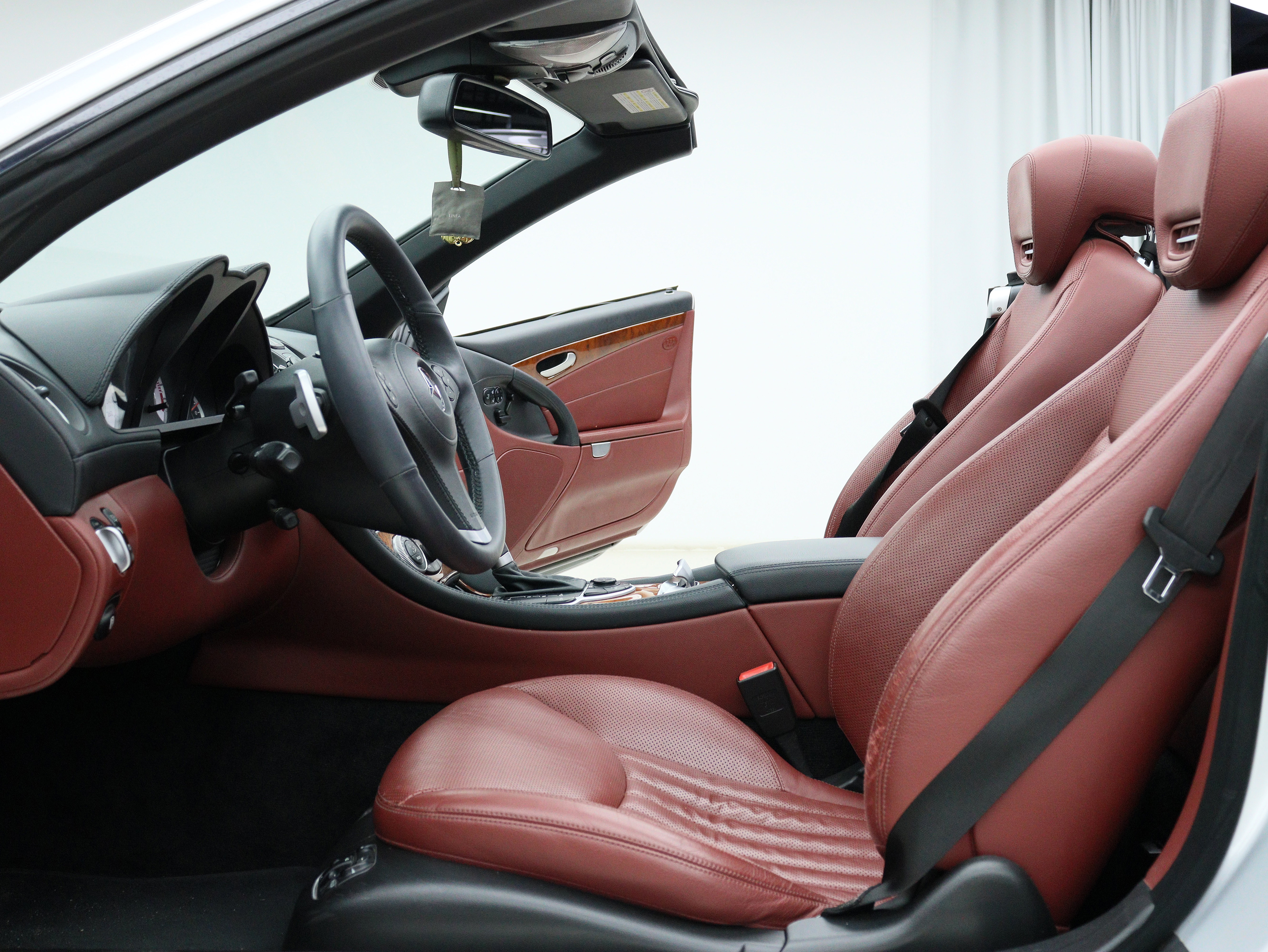 Mercedes-Benz SL Class 2010 car image #3