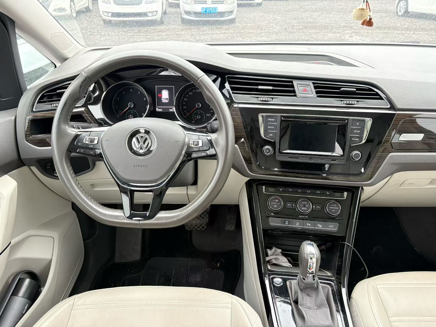 Volkswagen Touran 2016 immagine di auto #3