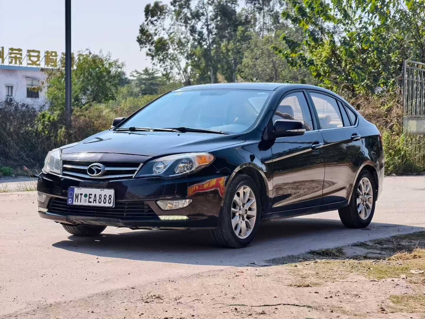 Soueast V5 Lingzhi 2013 car image #3