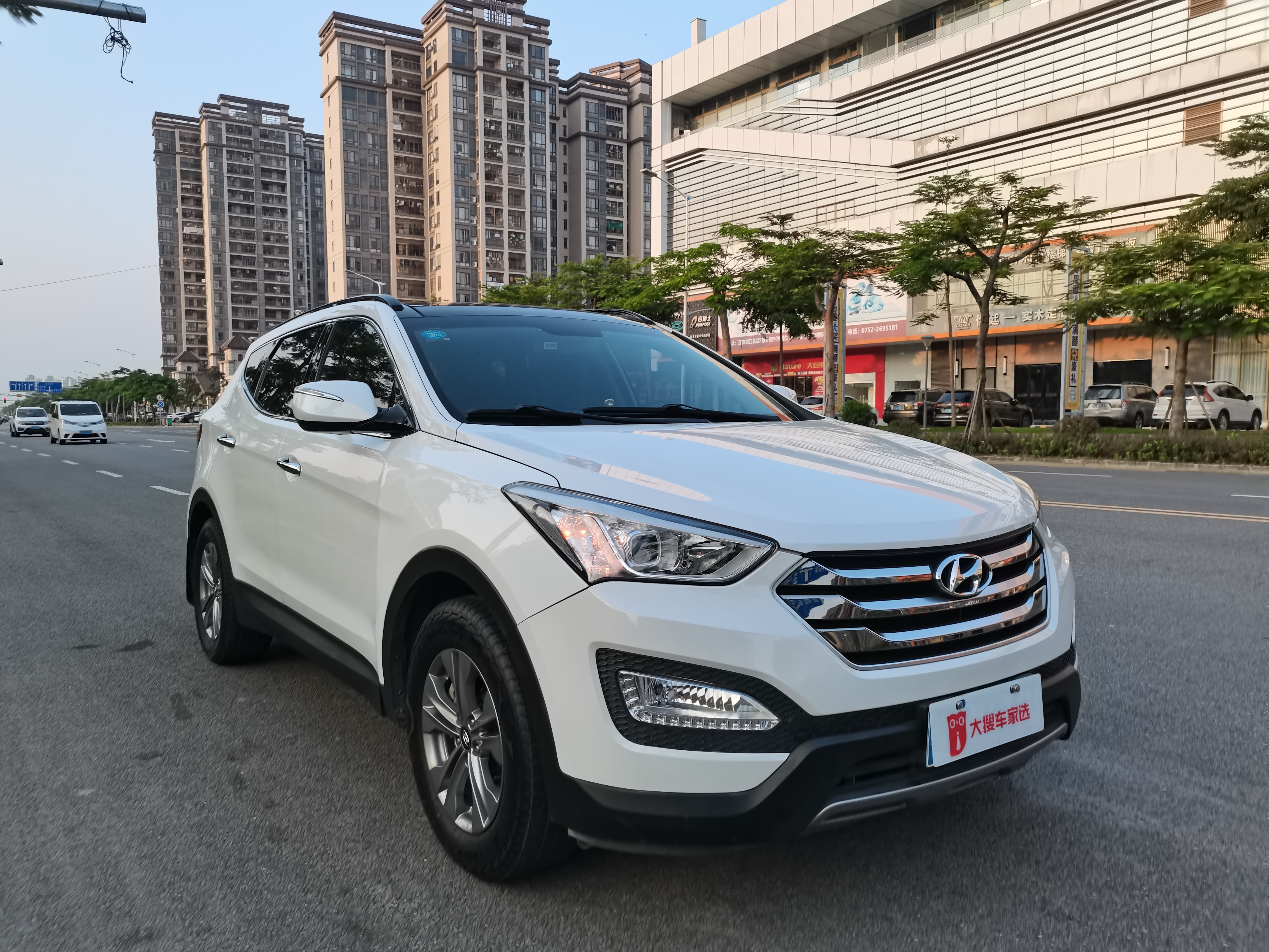 Hyundai Santa Fe 2014 car image #3